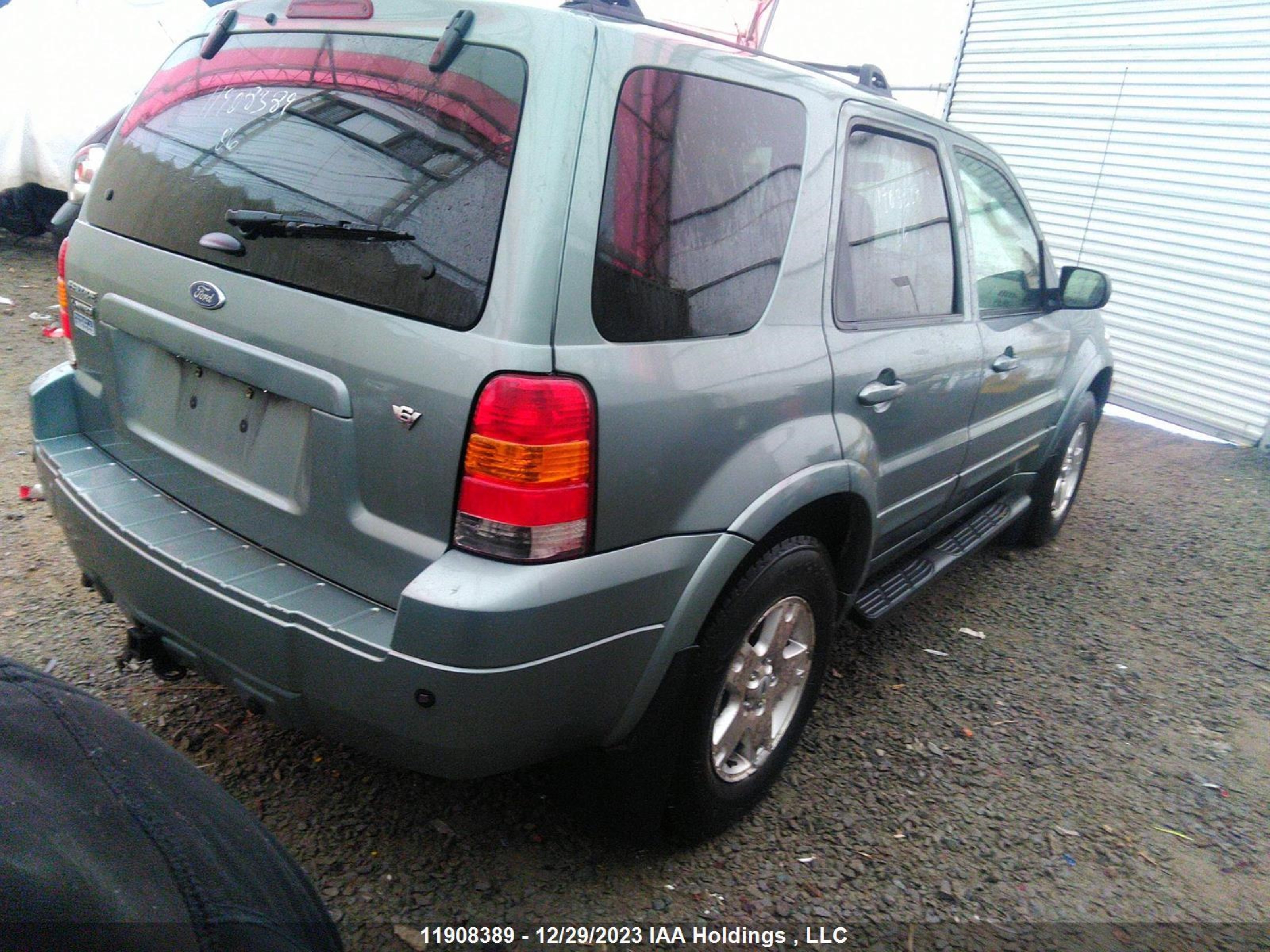 Photo 3 VIN: 1FMYU94196KC32877 - FORD ESCAPE 