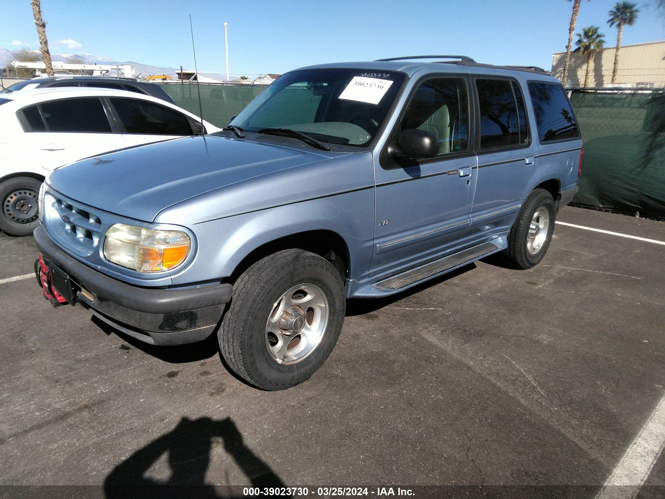 Photo 1 VIN: 1FMZU32E4WZC33496 - FORD EXPLORER 