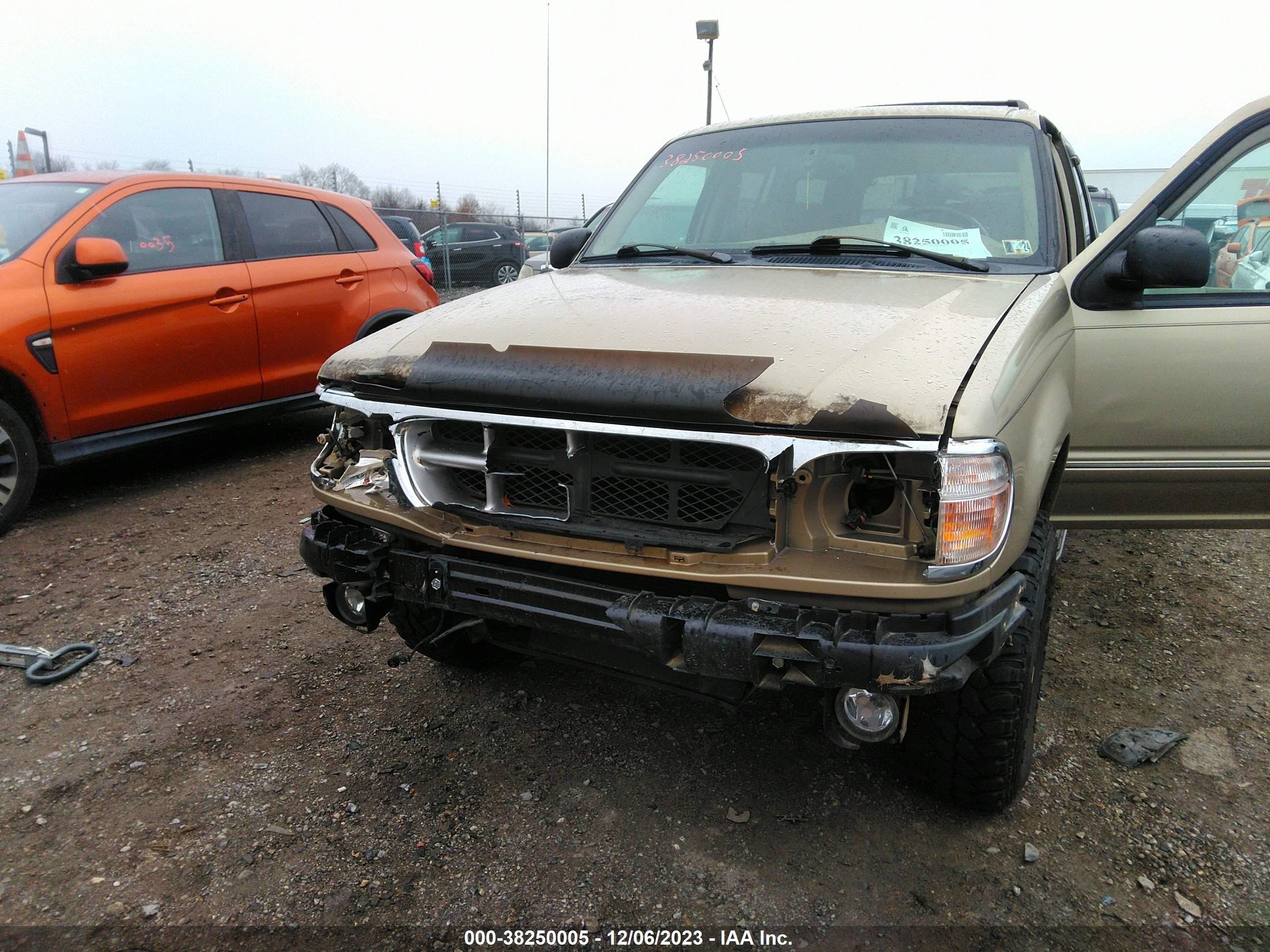 Photo 5 VIN: 1FMZU35P6XZB08417 - FORD EXPLORER 