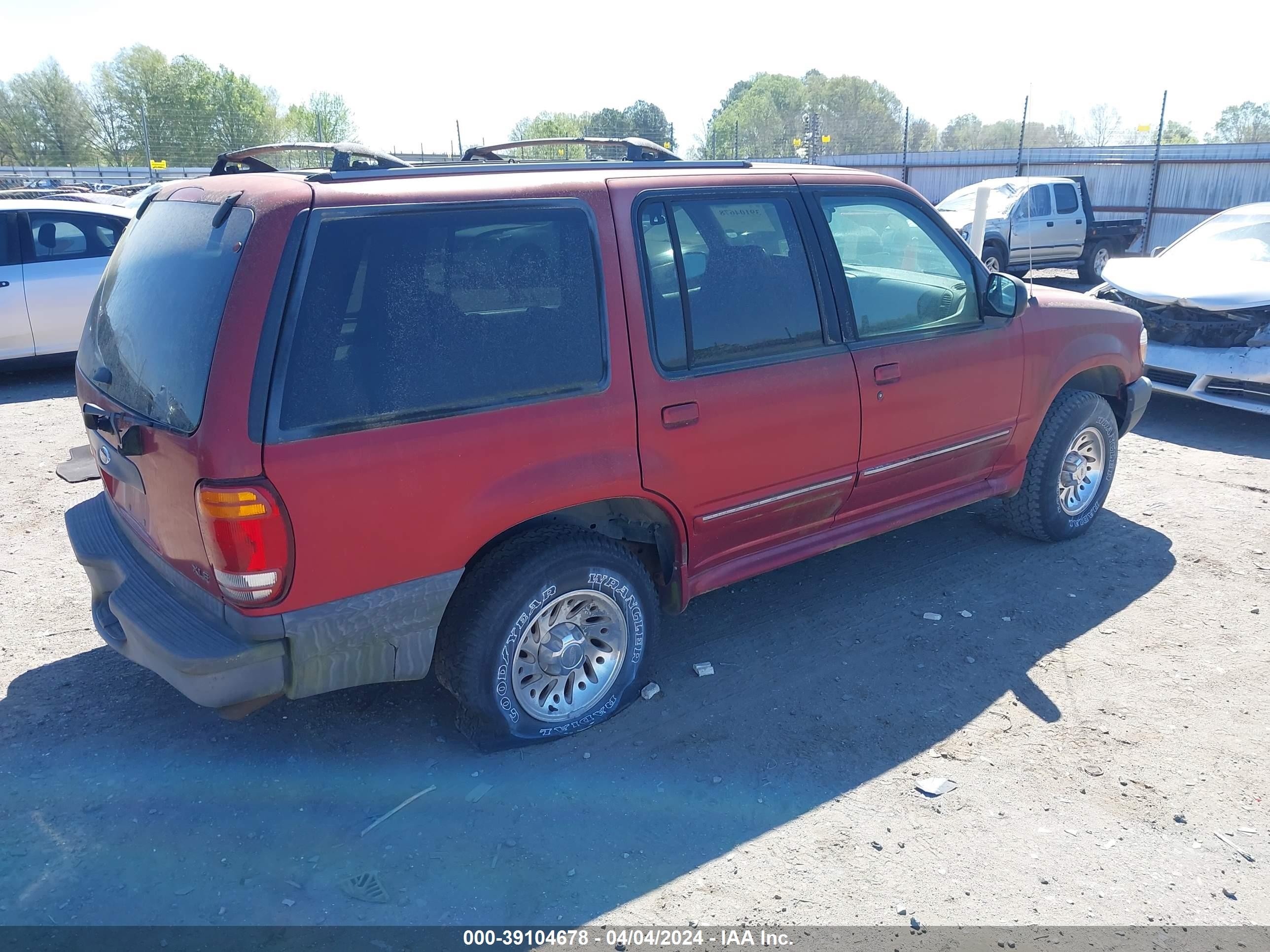 Photo 3 VIN: 1FMZU62X2YZC28741 - FORD EXPLORER 