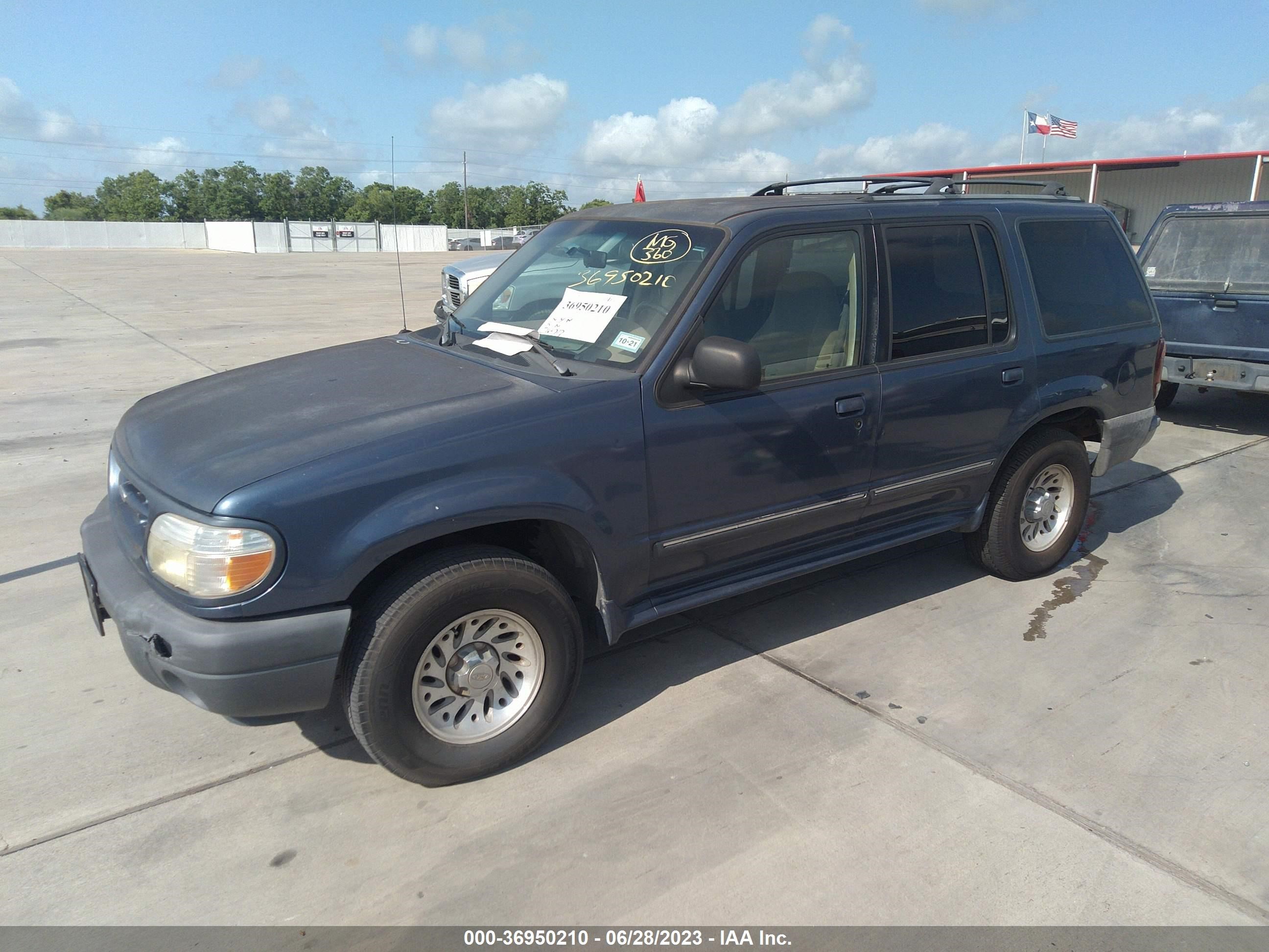 Photo 1 VIN: 1FMZU62X9YZB11982 - FORD EXPLORER 