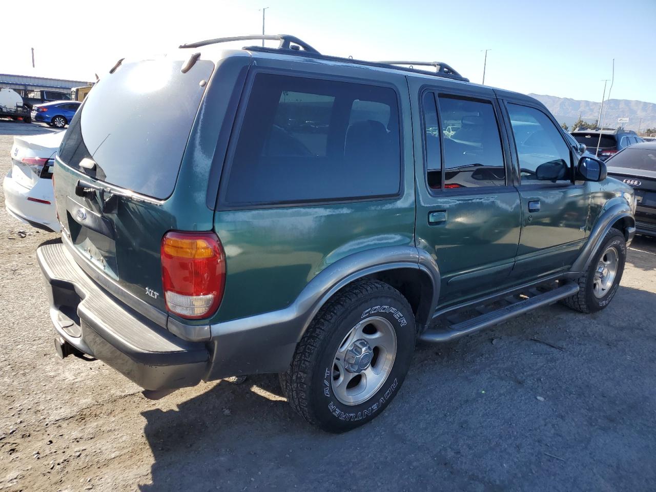 Photo 2 VIN: 1FMZU63E2YZC52129 - FORD EXPLORER 