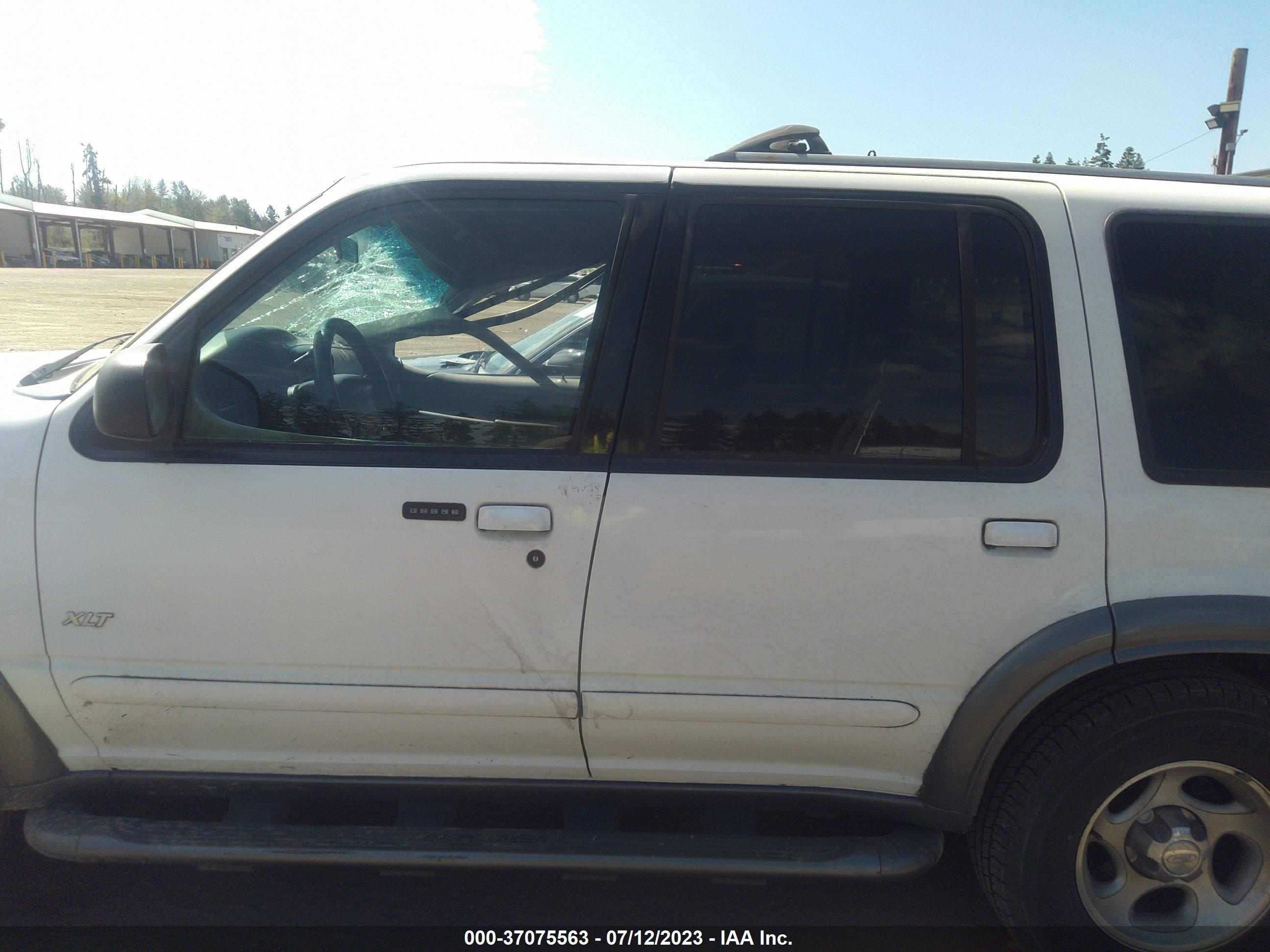 Photo 13 VIN: 1FMZU63EXYZA20815 - FORD EXPLORER 