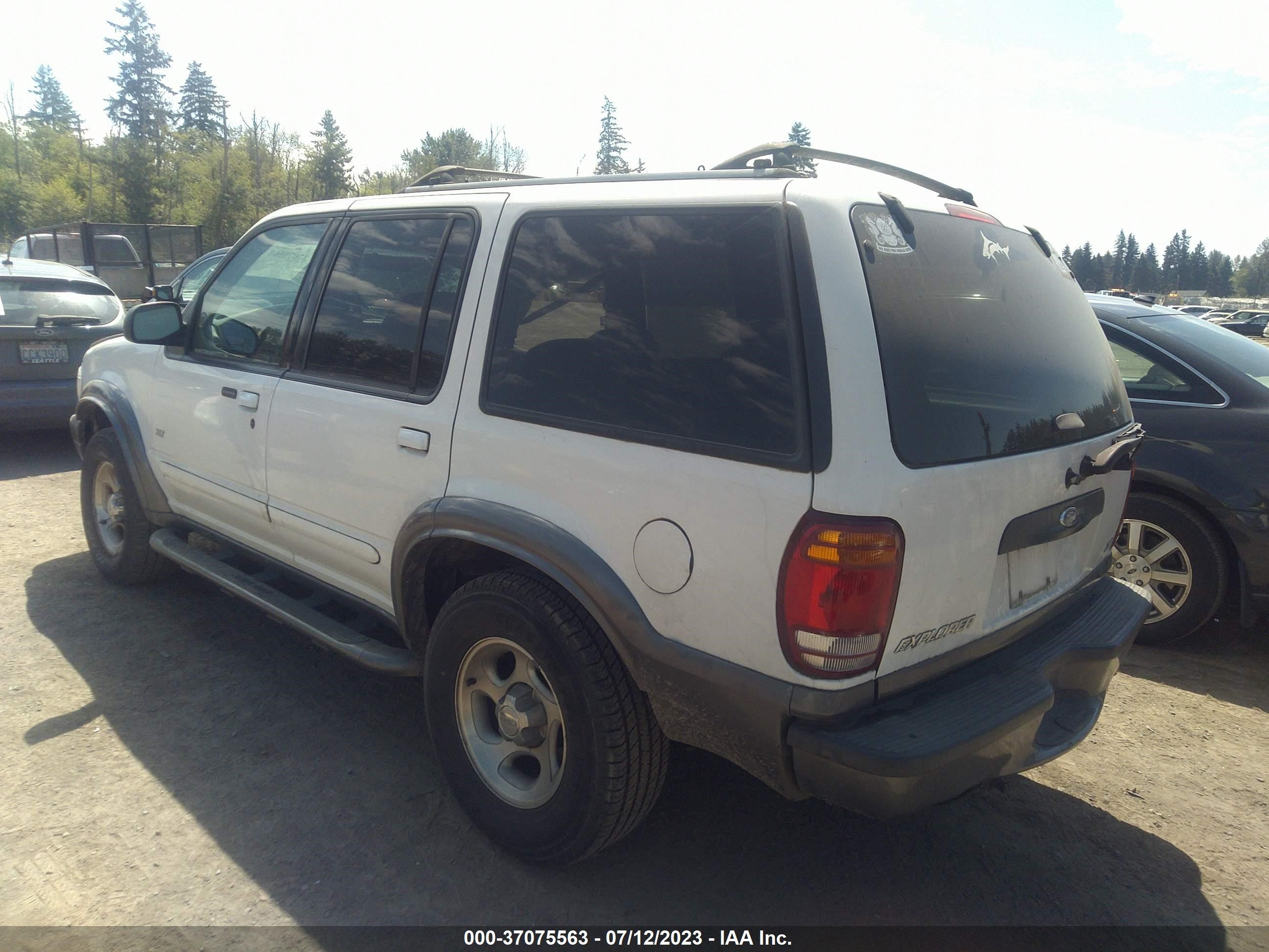 Photo 2 VIN: 1FMZU63EXYZA20815 - FORD EXPLORER 