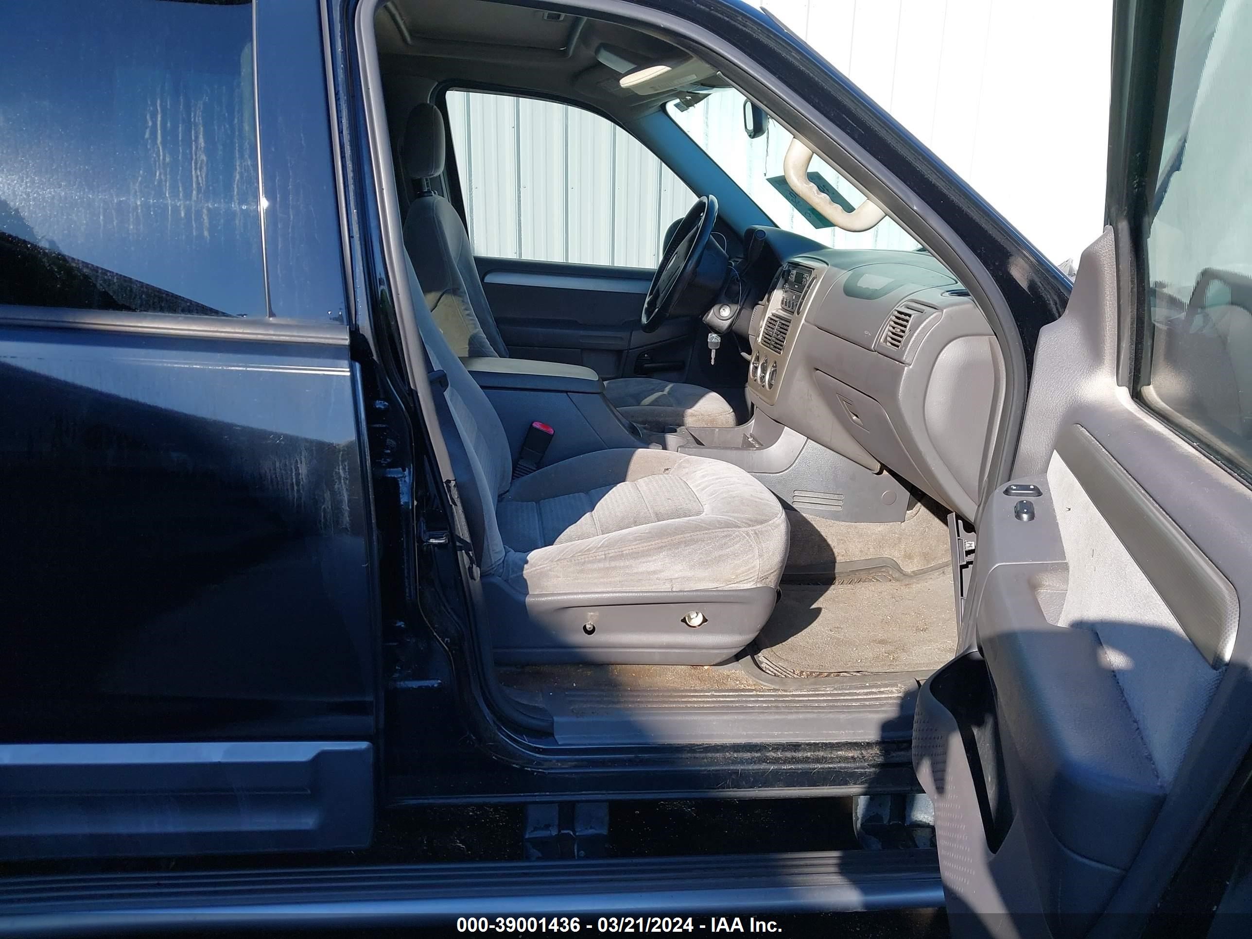 Photo 4 VIN: 1FMZU63K24UC33674 - FORD EXPLORER 