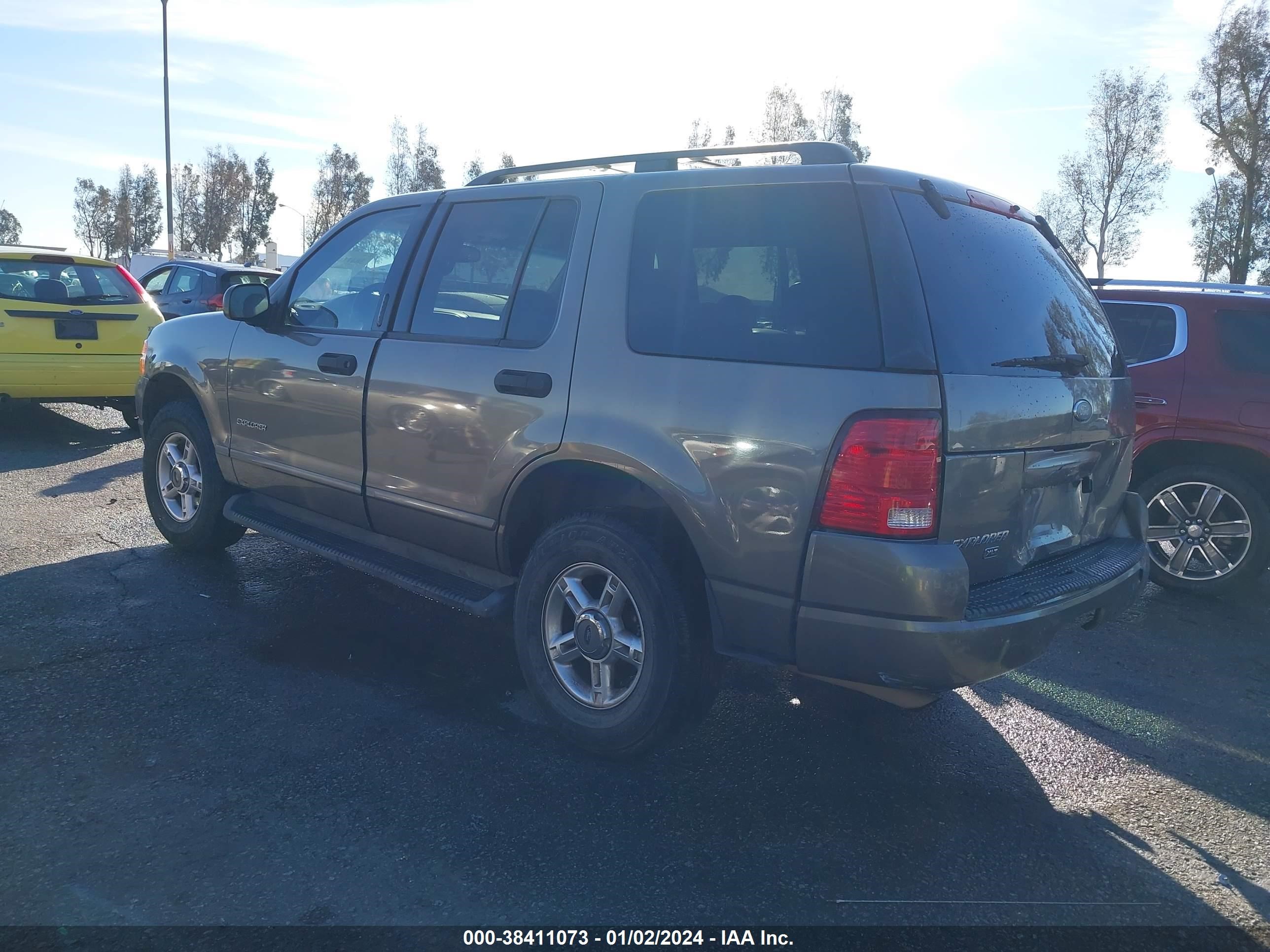 Photo 2 VIN: 1FMZU63KX4ZA10012 - FORD EXPLORER 