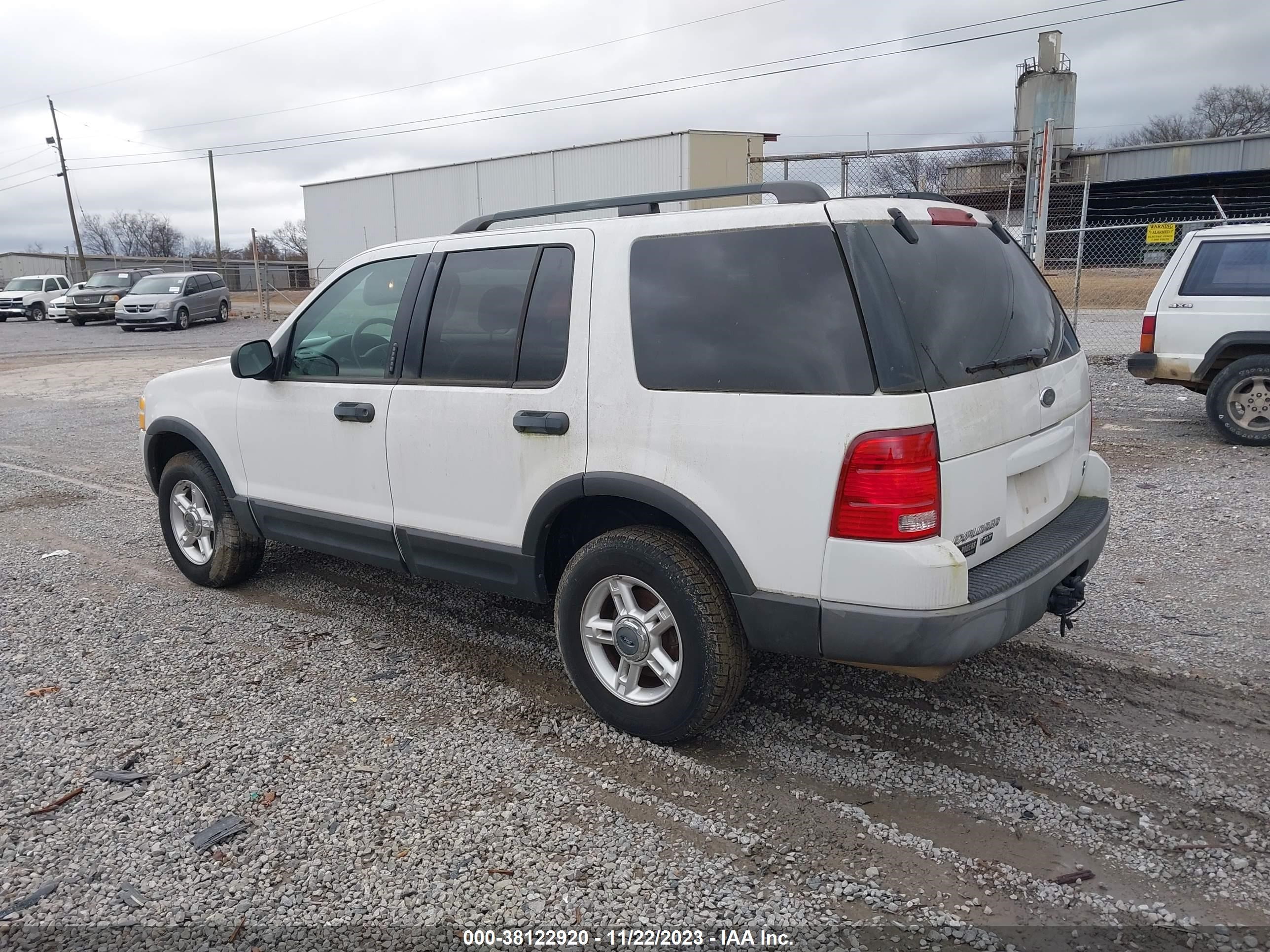 Photo 2 VIN: 1FMZU63W13UC35854 - FORD EXPLORER 