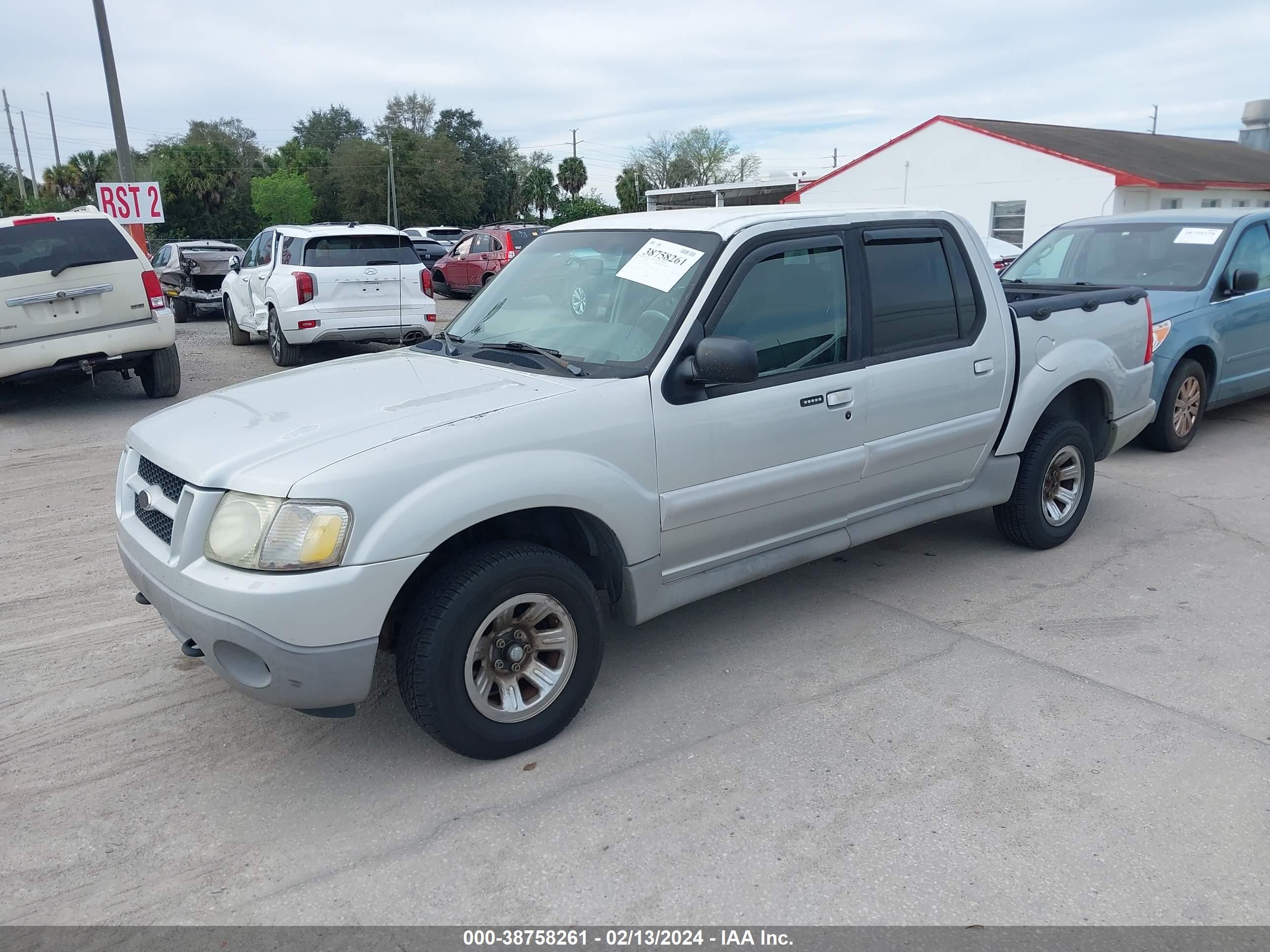 Photo 1 VIN: 1FMZU67E11UC66388 - FORD EXPLORER SPORT TRAC 