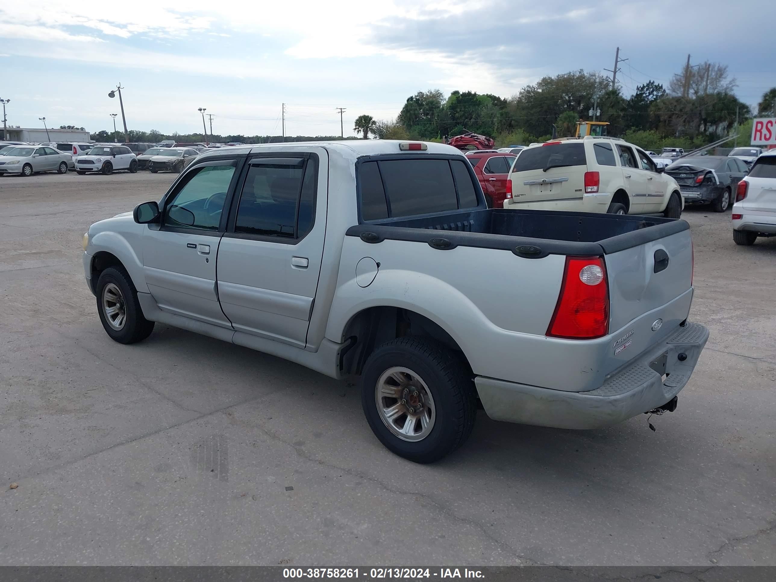 Photo 2 VIN: 1FMZU67E11UC66388 - FORD EXPLORER SPORT TRAC 