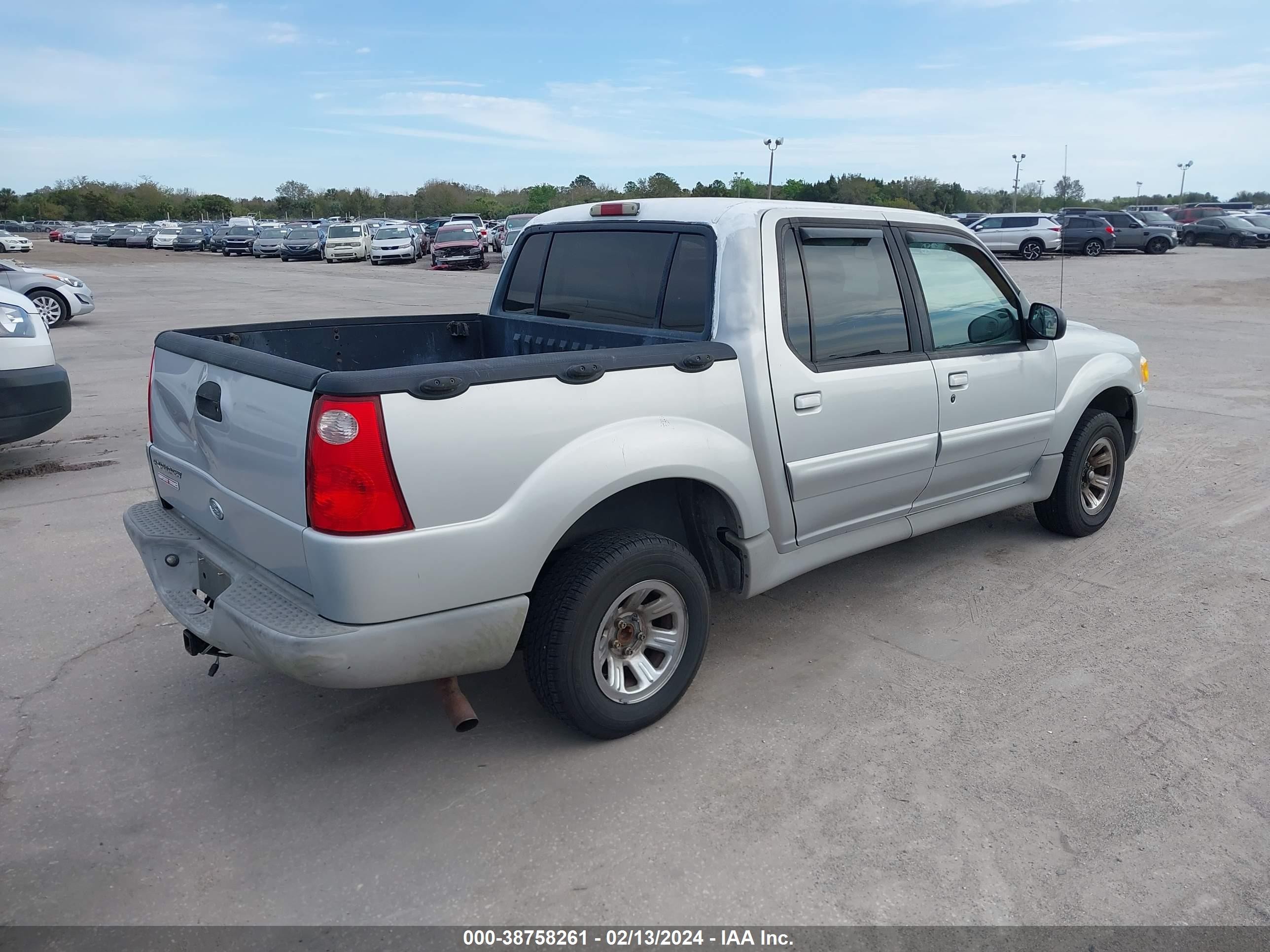 Photo 3 VIN: 1FMZU67E11UC66388 - FORD EXPLORER SPORT TRAC 