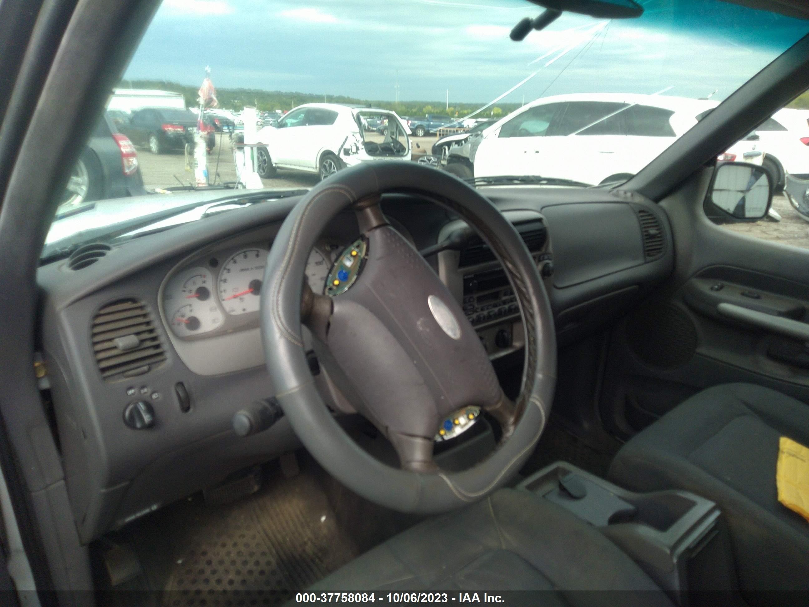 Photo 4 VIN: 1FMZU67E41UC43798 - FORD EXPLORER SPORT TRAC 