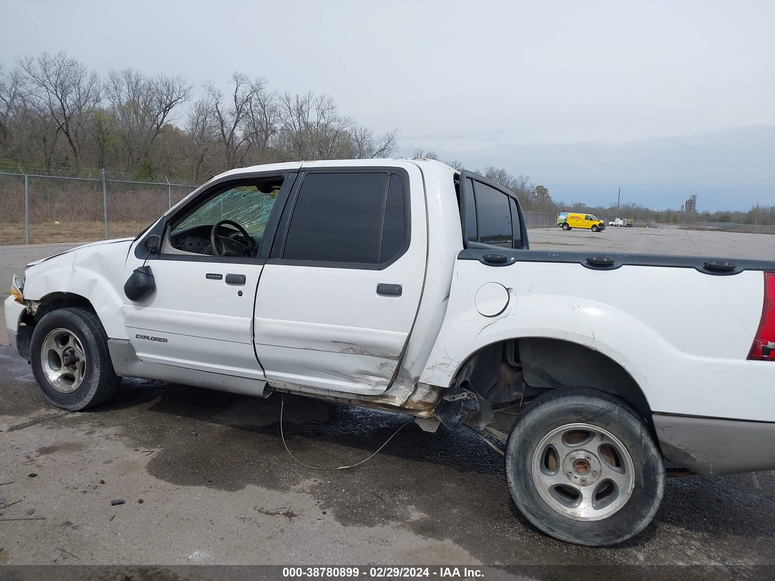 Photo 13 VIN: 1FMZU67E61UC13881 - FORD EXPLORER SPORT TRAC 