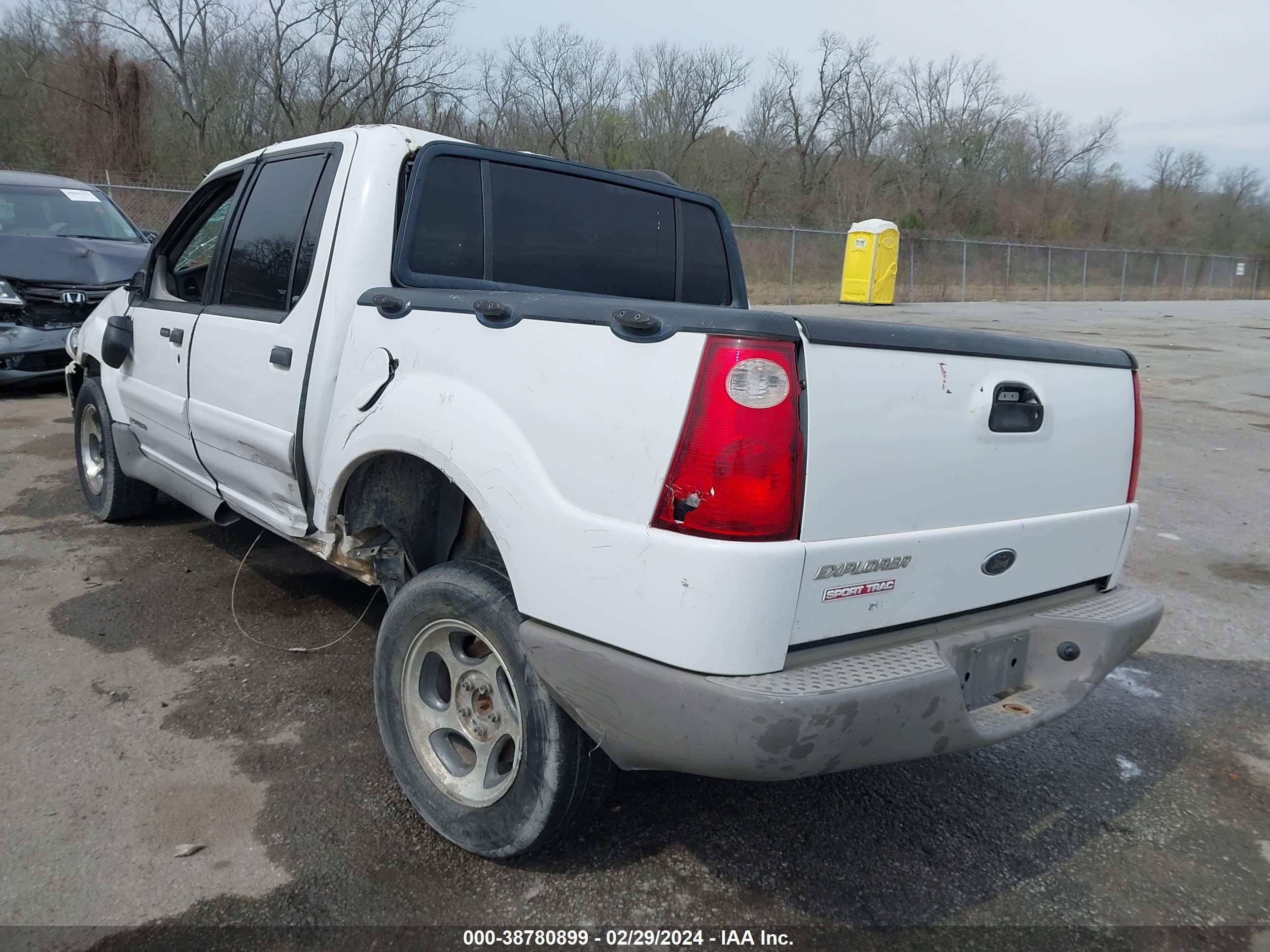 Photo 2 VIN: 1FMZU67E61UC13881 - FORD EXPLORER SPORT TRAC 