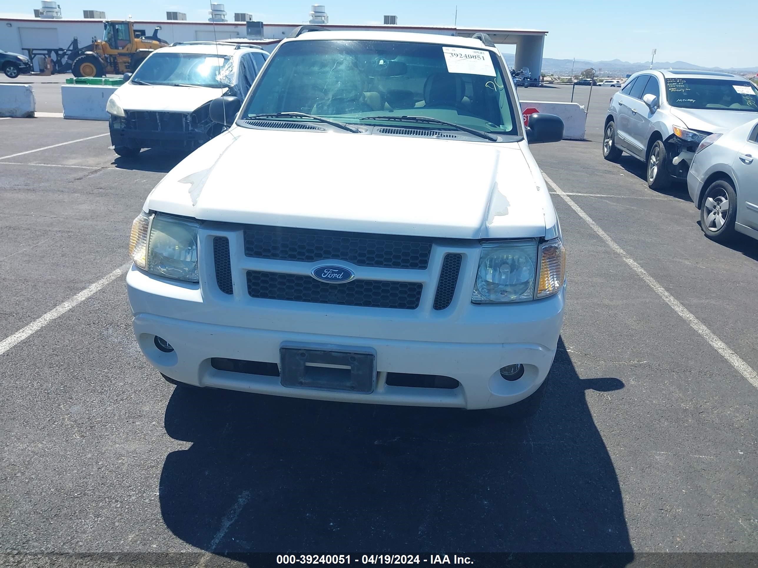 Photo 5 VIN: 1FMZU67K25UA53767 - FORD EXPLORER SPORT TRAC 