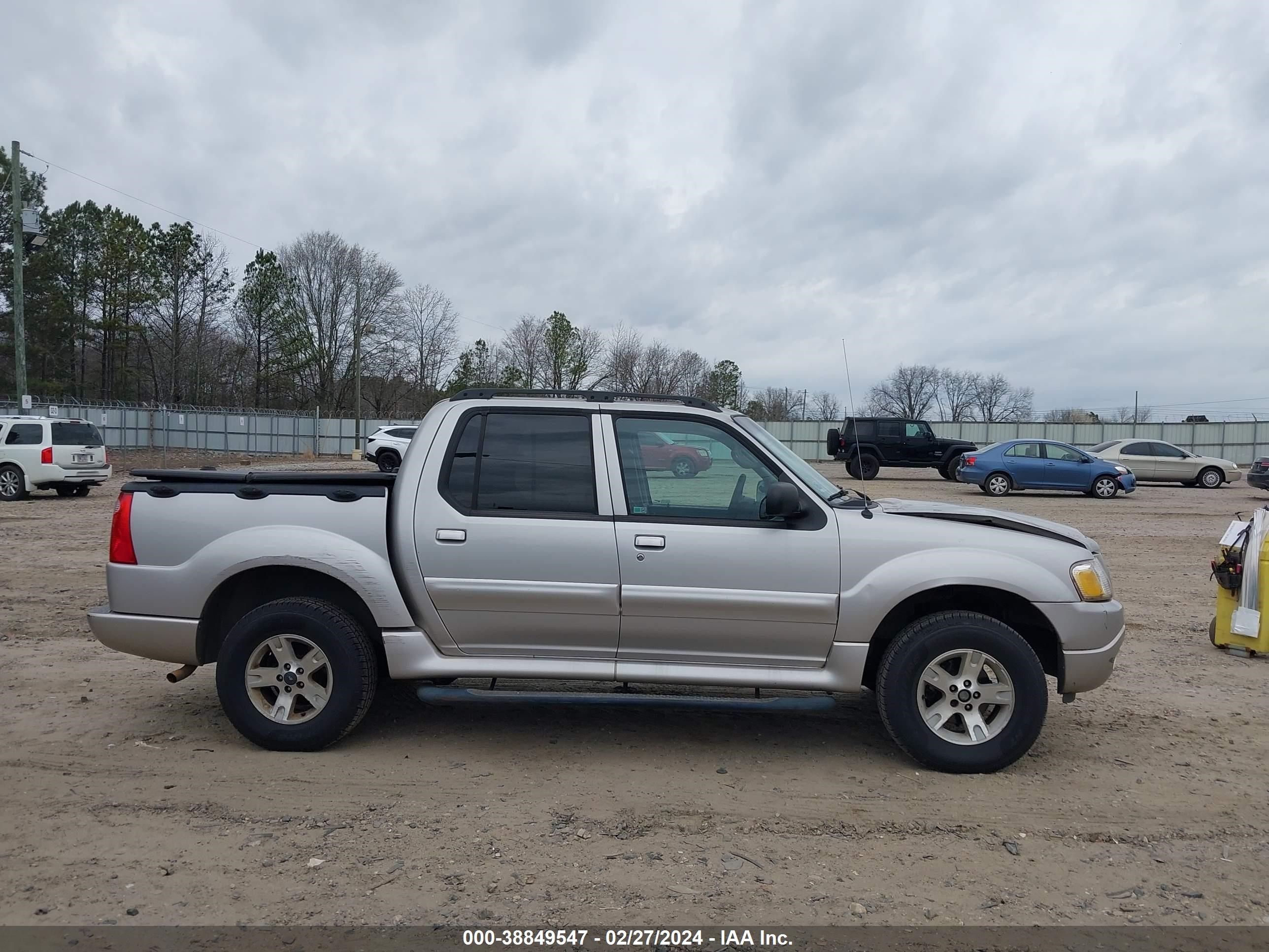 Photo 12 VIN: 1FMZU67K35UB32316 - FORD EXPLORER SPORT TRAC 