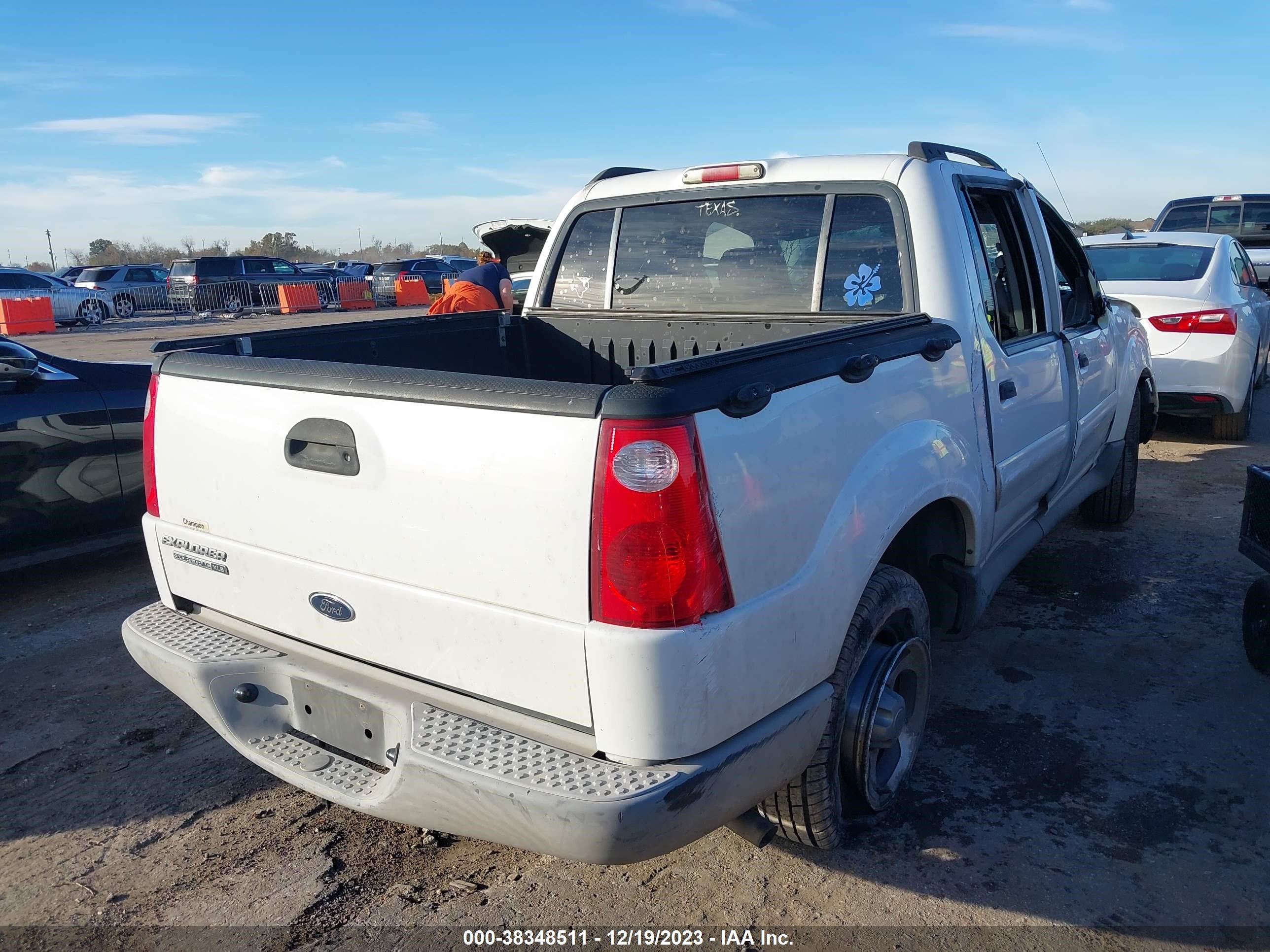 Photo 3 VIN: 1FMZU67K65UA88408 - FORD EXPLORER SPORT TRAC 