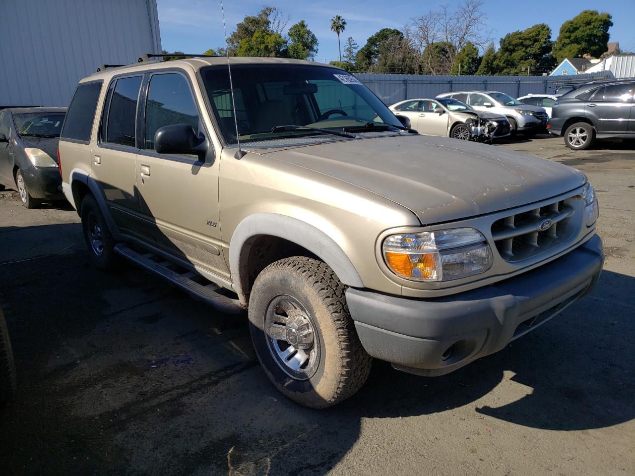 Photo 3 VIN: 1FMZU72X7YZA58138 - FORD EXPLORER 