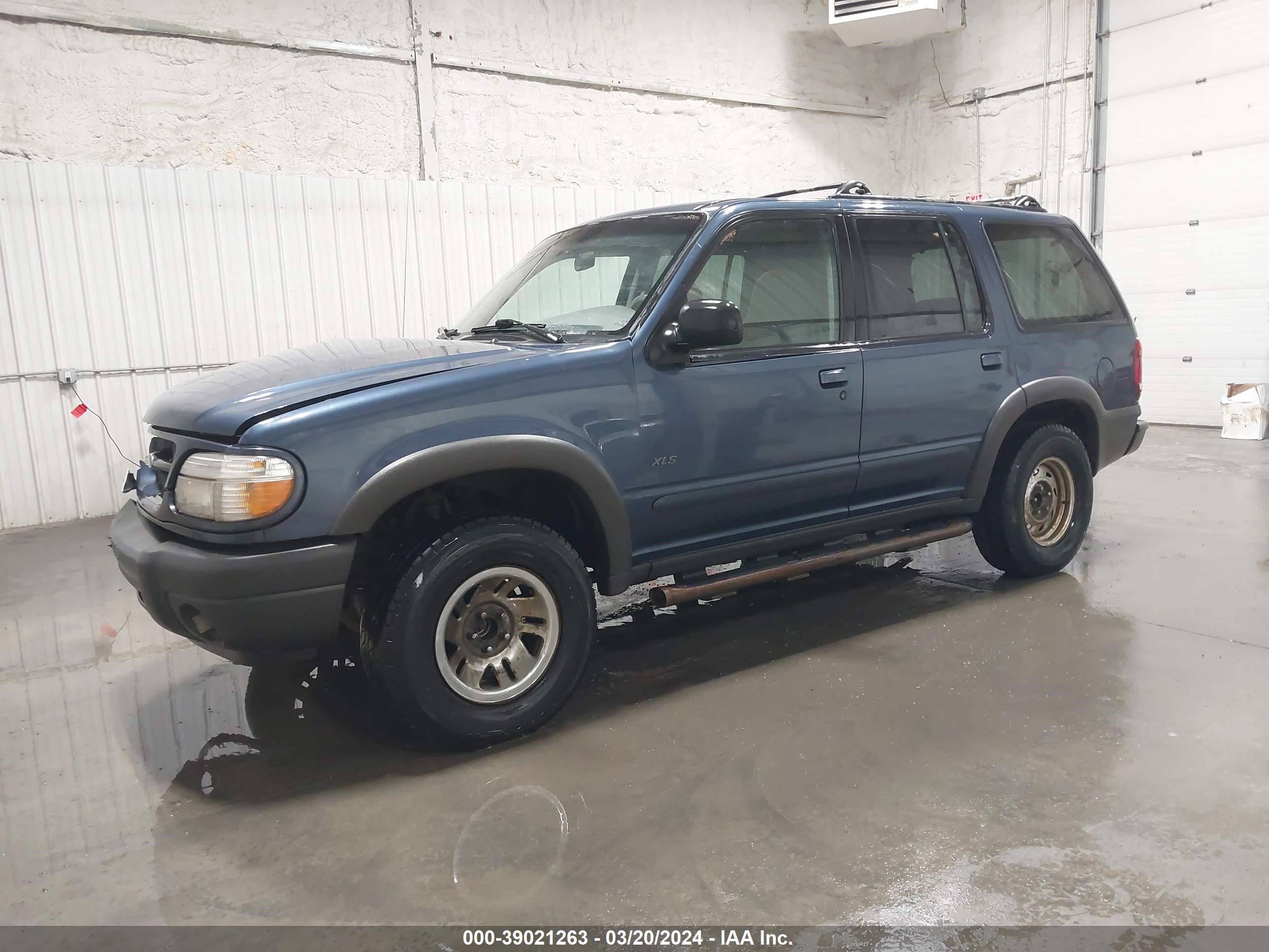 Photo 1 VIN: 1FMZU72X7YZB81521 - FORD EXPLORER 