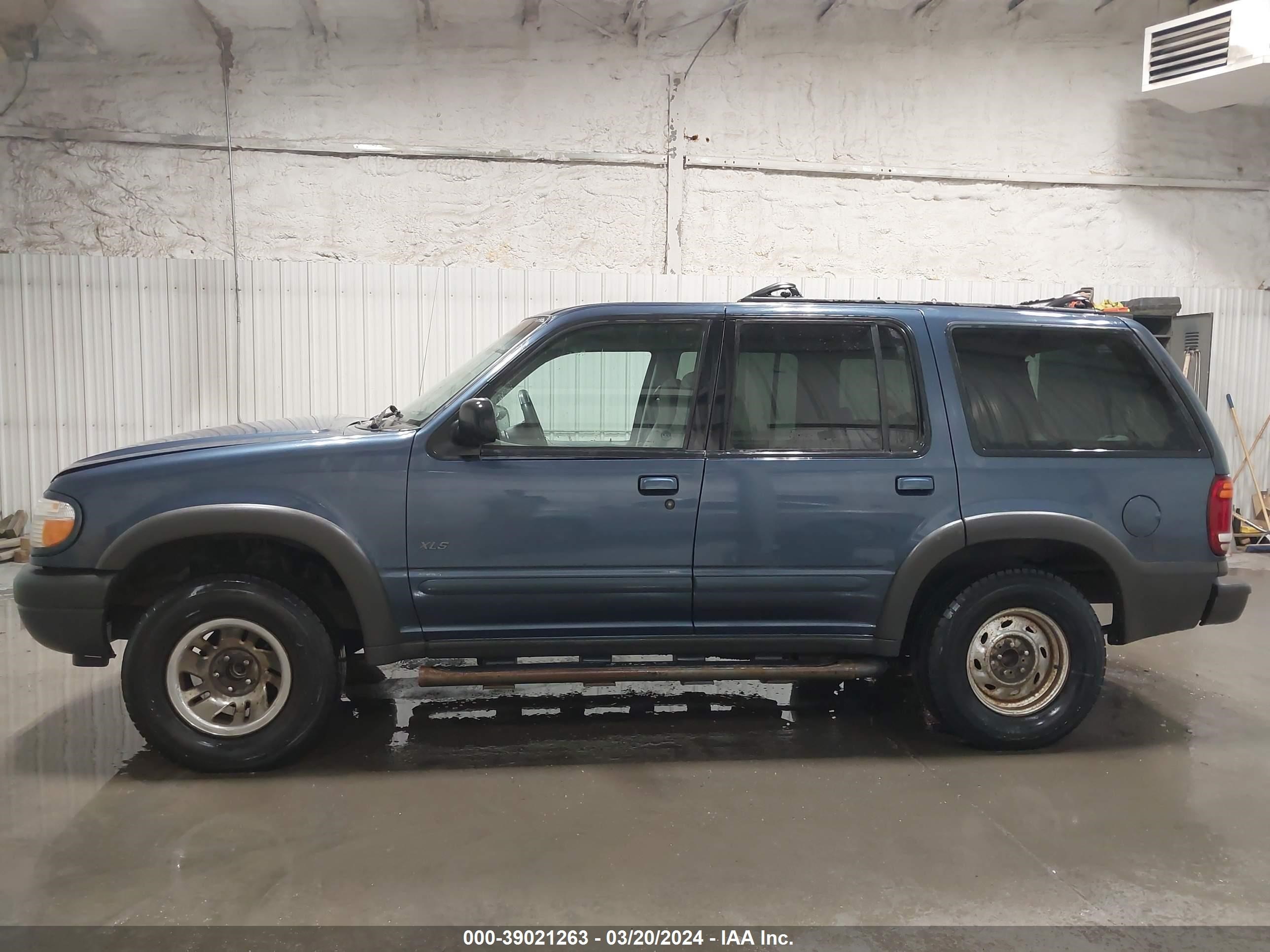 Photo 13 VIN: 1FMZU72X7YZB81521 - FORD EXPLORER 