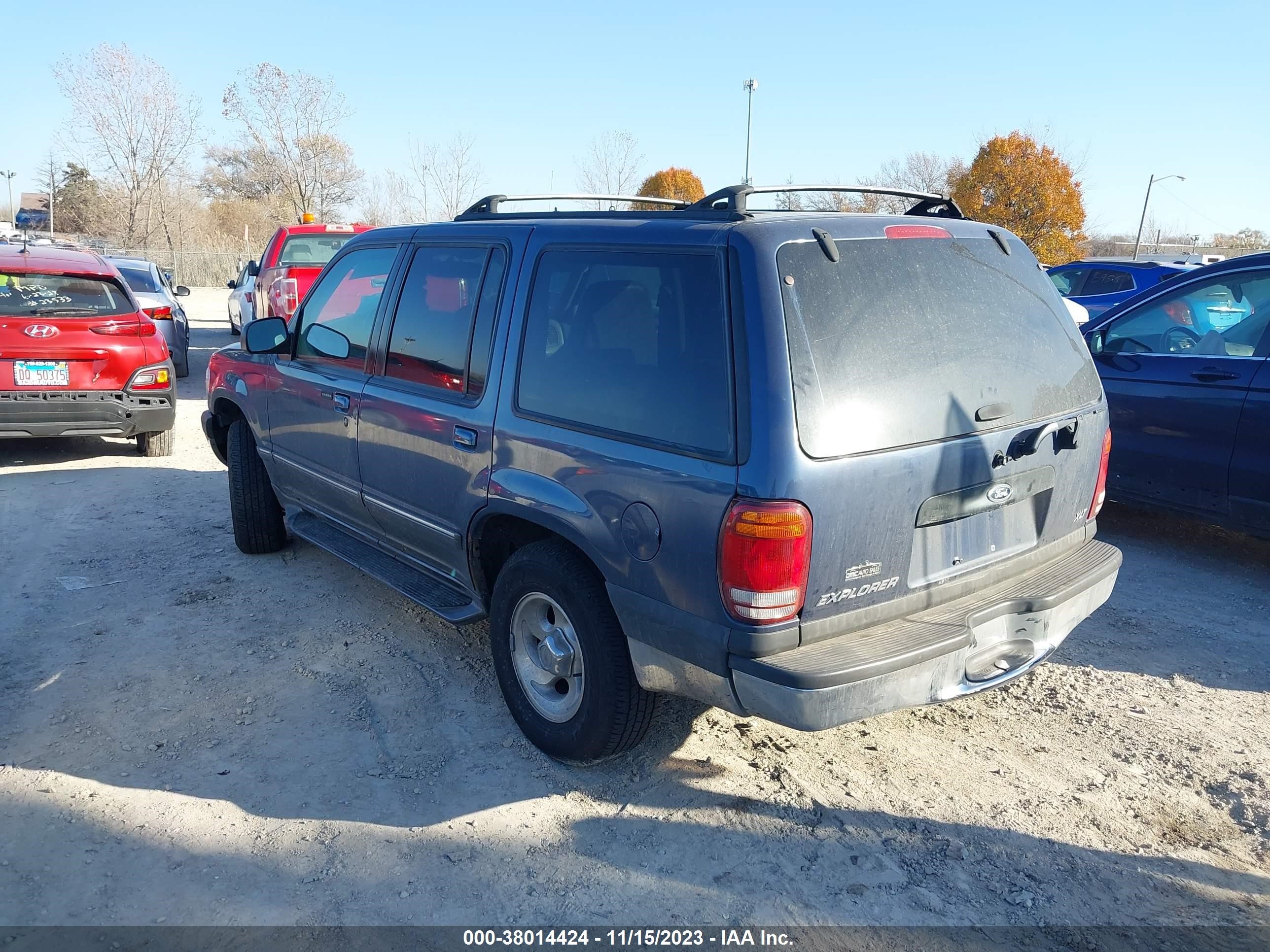 Photo 2 VIN: 1FMZU73E1YZB48351 - FORD EXPLORER 