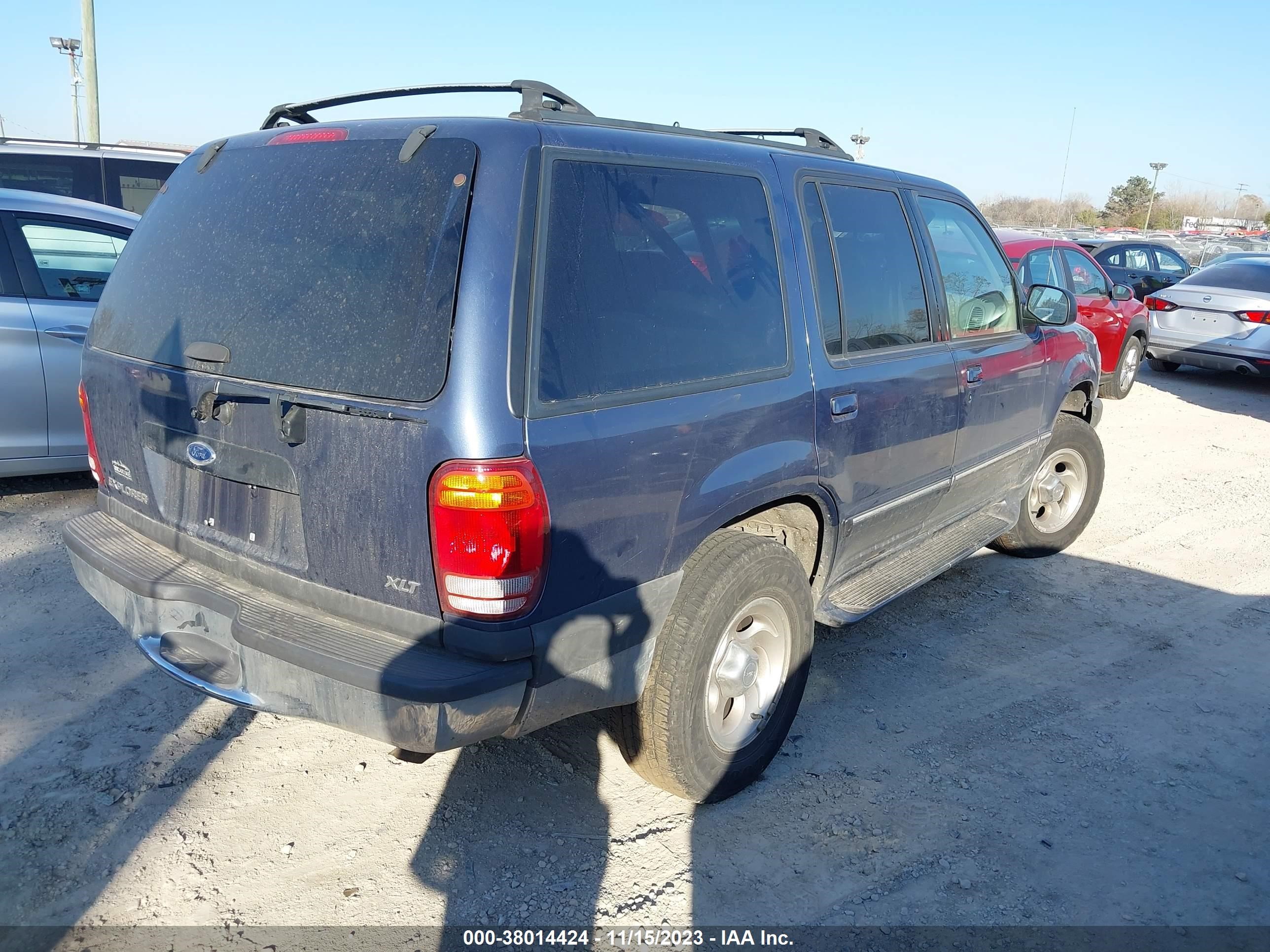 Photo 3 VIN: 1FMZU73E1YZB48351 - FORD EXPLORER 