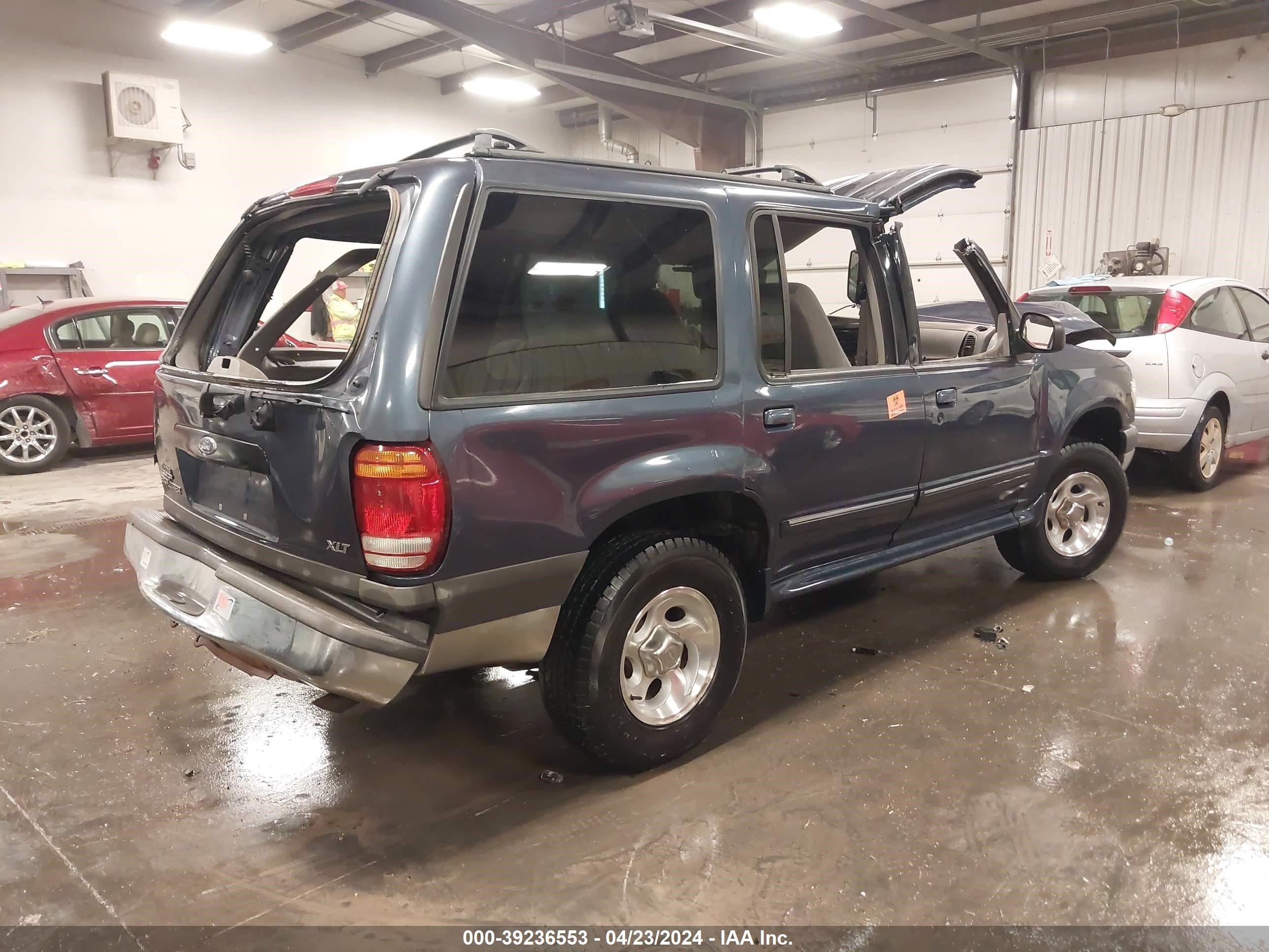 Photo 3 VIN: 1FMZU73E6YUA91867 - FORD EXPLORER 