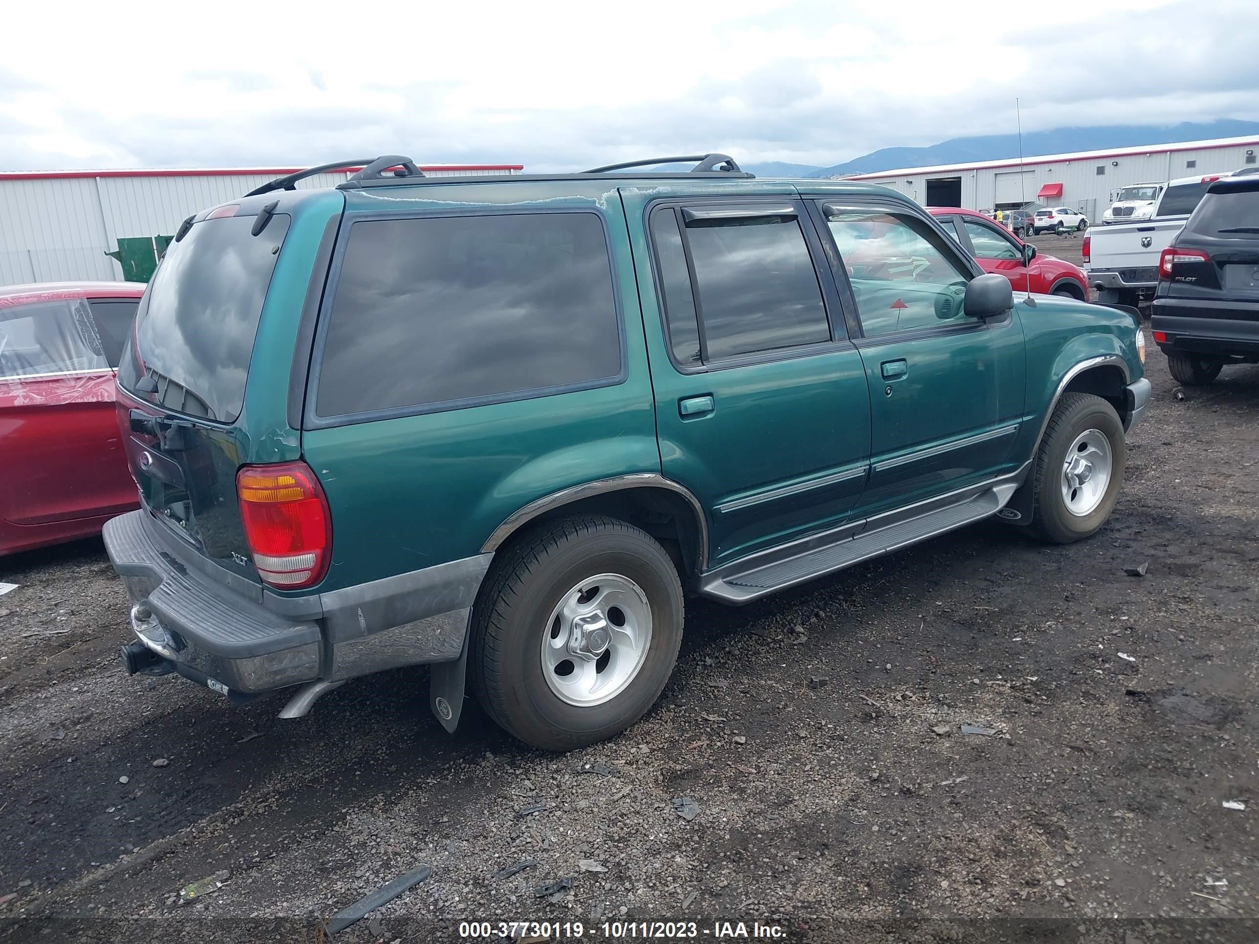 Photo 3 VIN: 1FMZU73E7YZA06151 - FORD EXPLORER 