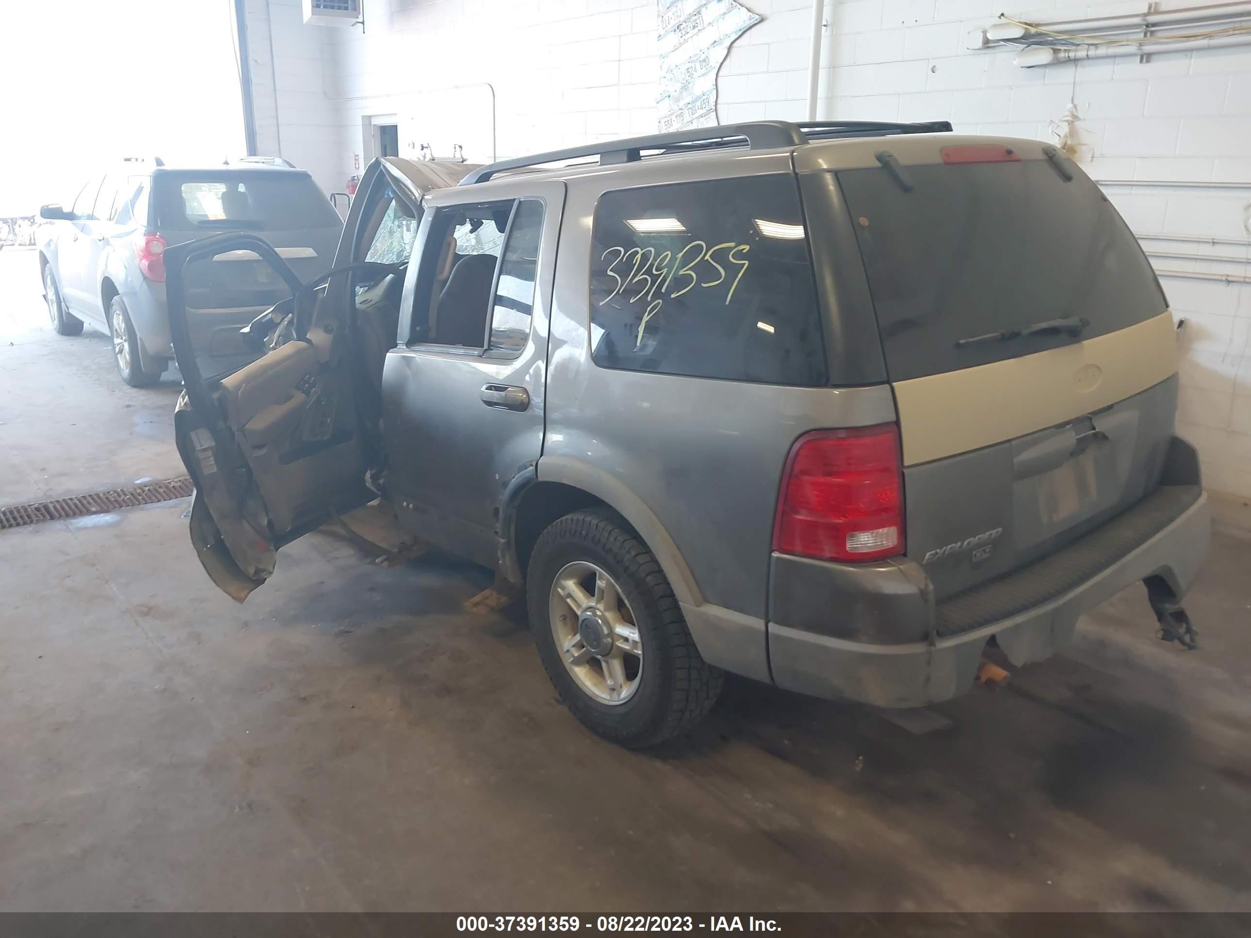 Photo 2 VIN: 1FMZU73E92ZB42479 - FORD EXPLORER 