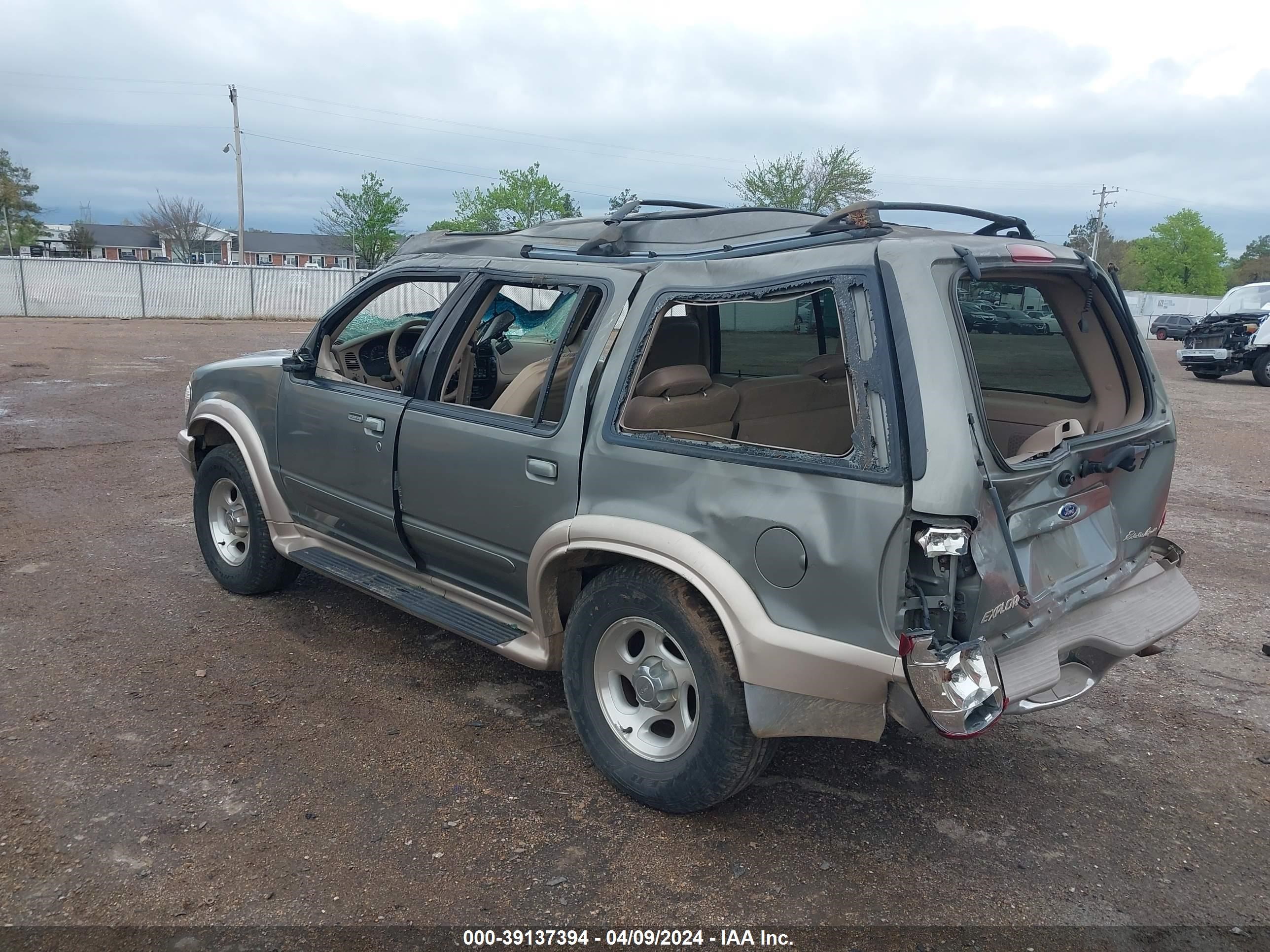 Photo 2 VIN: 1FMZU74E5YZA98004 - FORD EXPLORER 