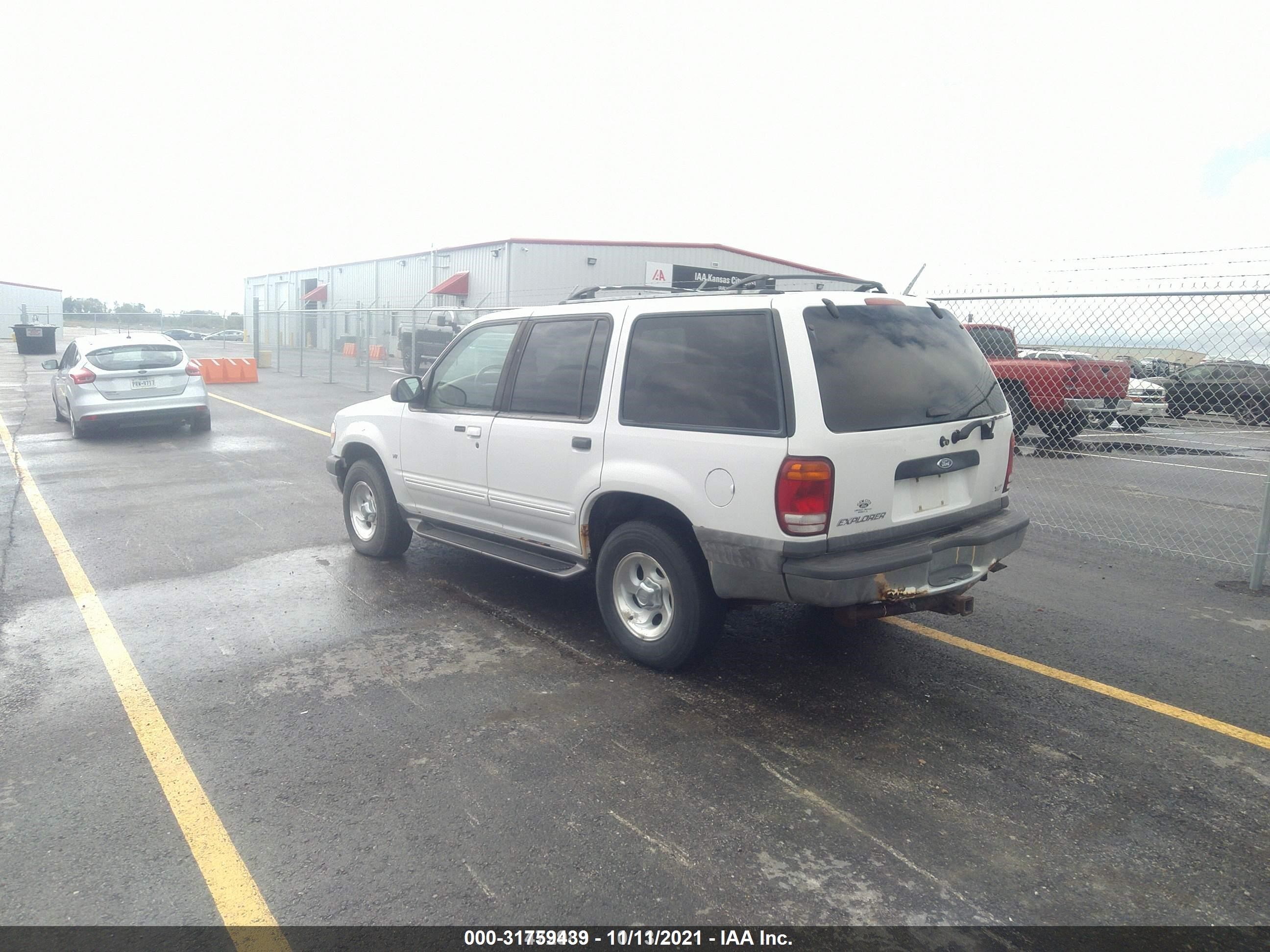 Photo 2 VIN: 1FMZU83P0YZB91943 - FORD EXPLORER 