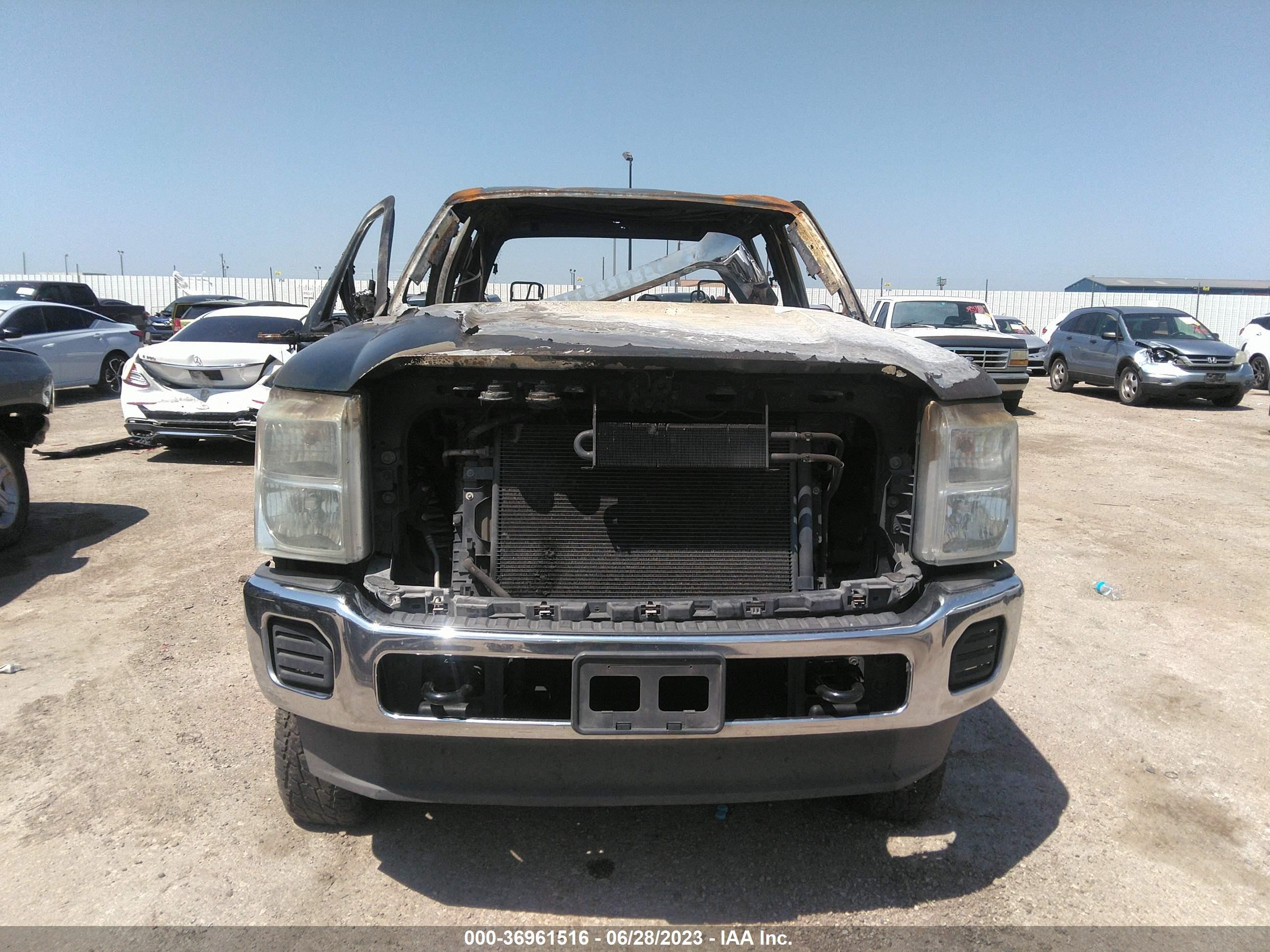 Photo 10 VIN: 1FT7W2B60DEB03499 - FORD F250 