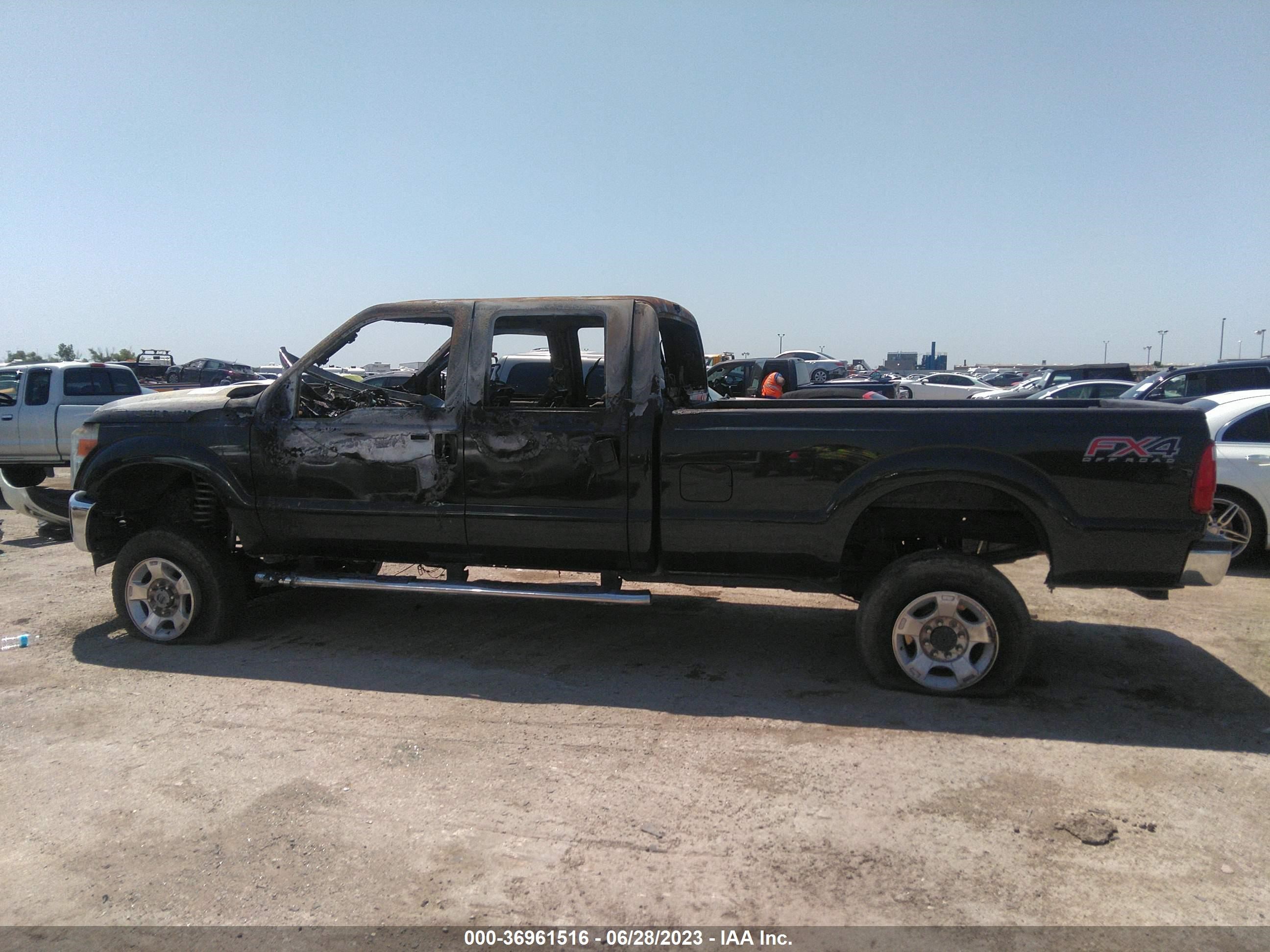 Photo 12 VIN: 1FT7W2B60DEB03499 - FORD F250 