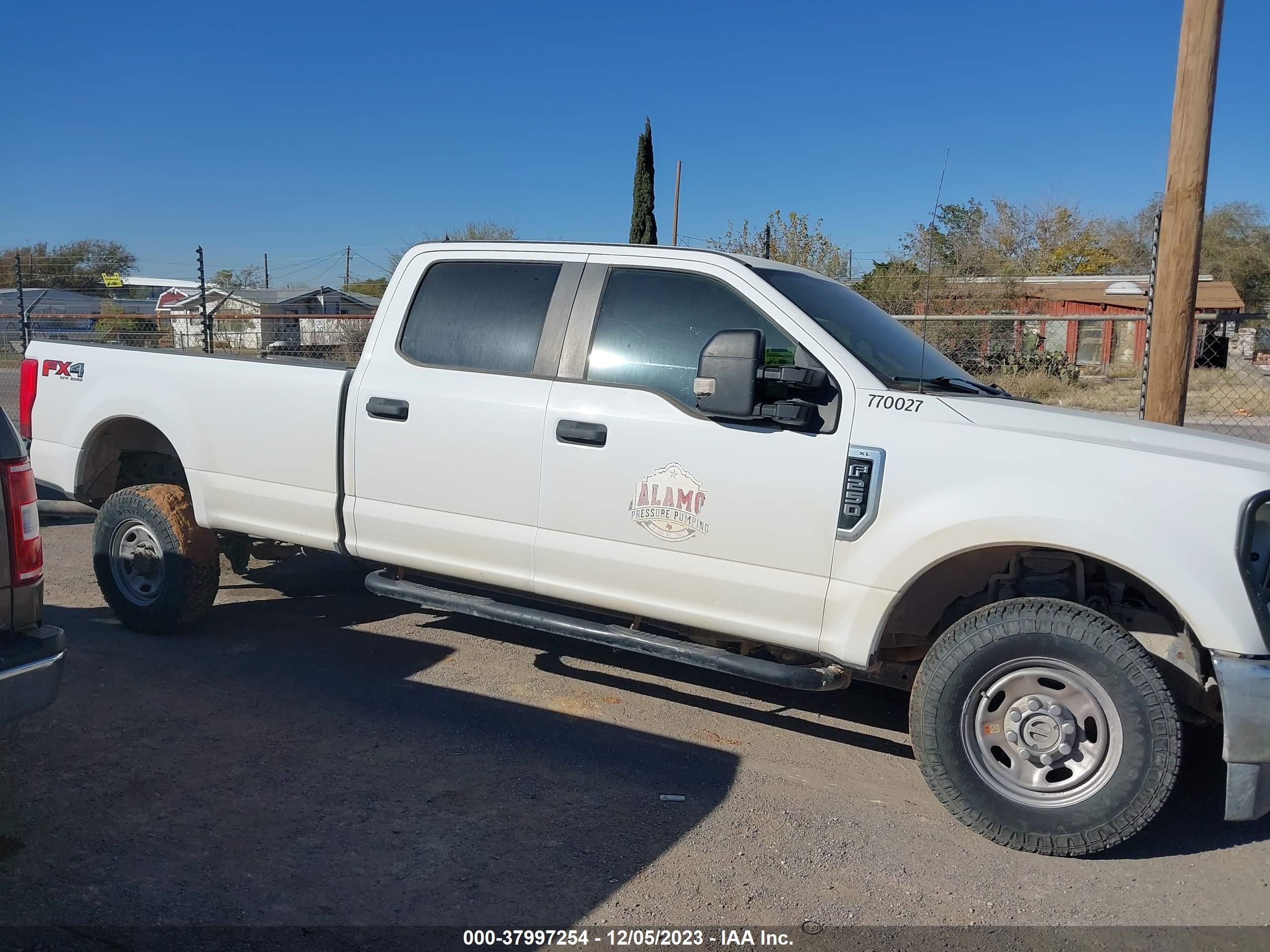 Photo 12 VIN: 1FT7W2B60JEB09122 - FORD F250 