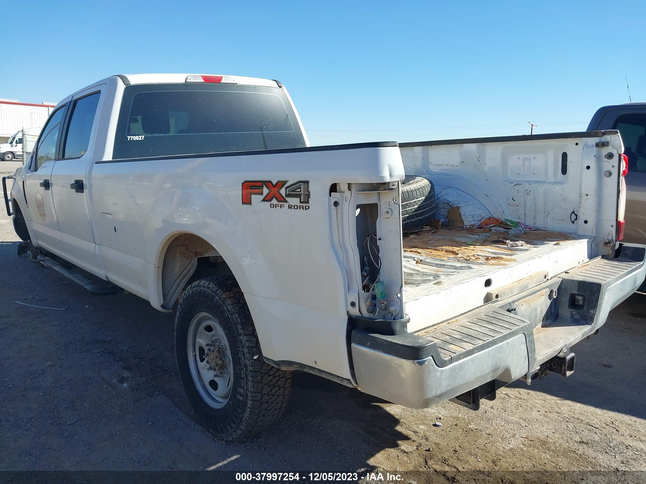 Photo 2 VIN: 1FT7W2B60JEB09122 - FORD F250 