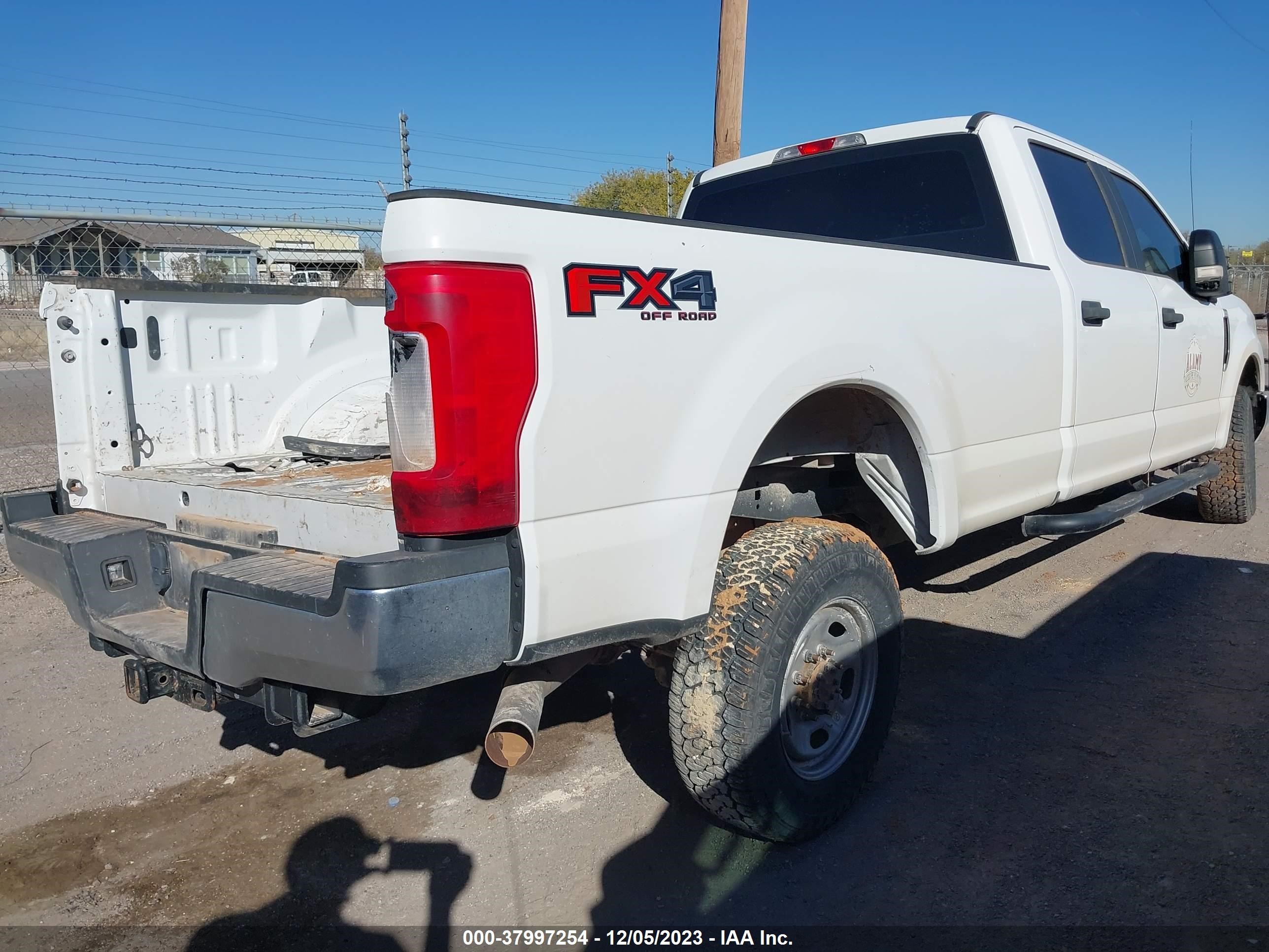 Photo 3 VIN: 1FT7W2B60JEB09122 - FORD F250 