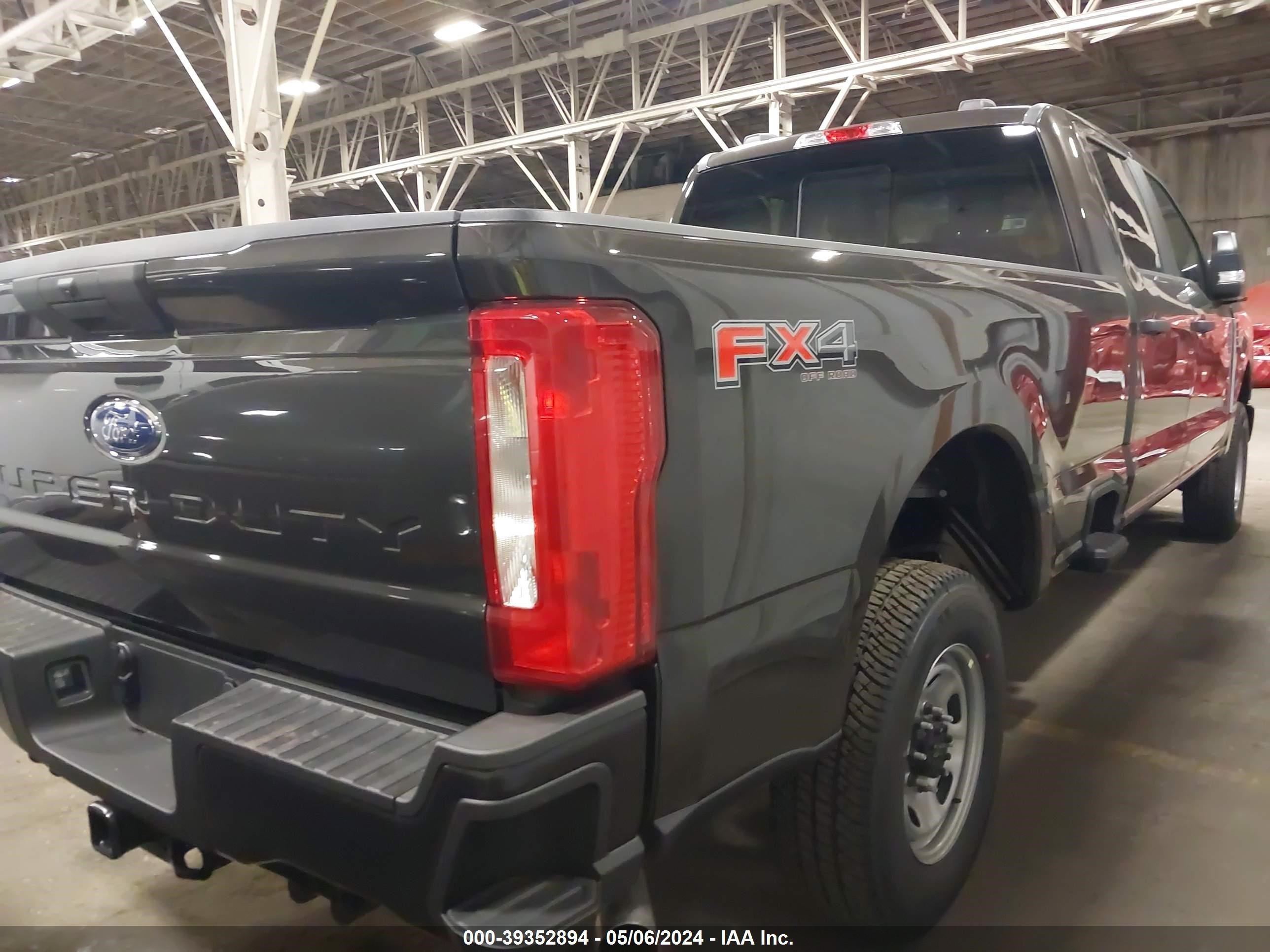 Photo 3 VIN: 1FT7W2BA8RED57537 - FORD F250 