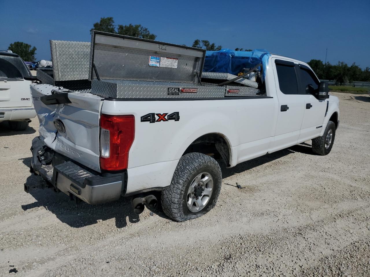 Photo 2 VIN: 1FT7W2BT0HEB88663 - FORD F250 