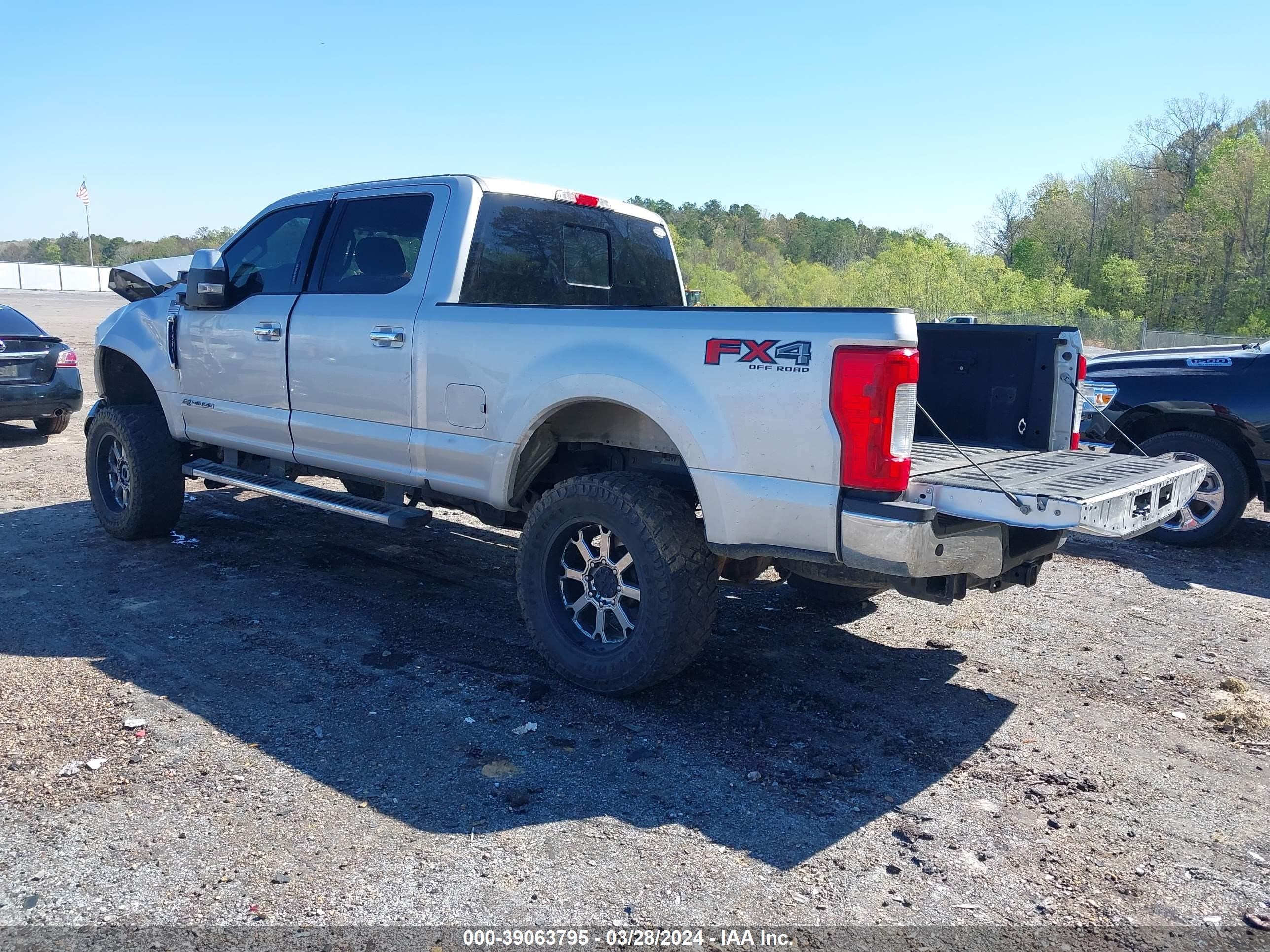 Photo 2 VIN: 1FT7W2BT0HEF30905 - FORD F250 