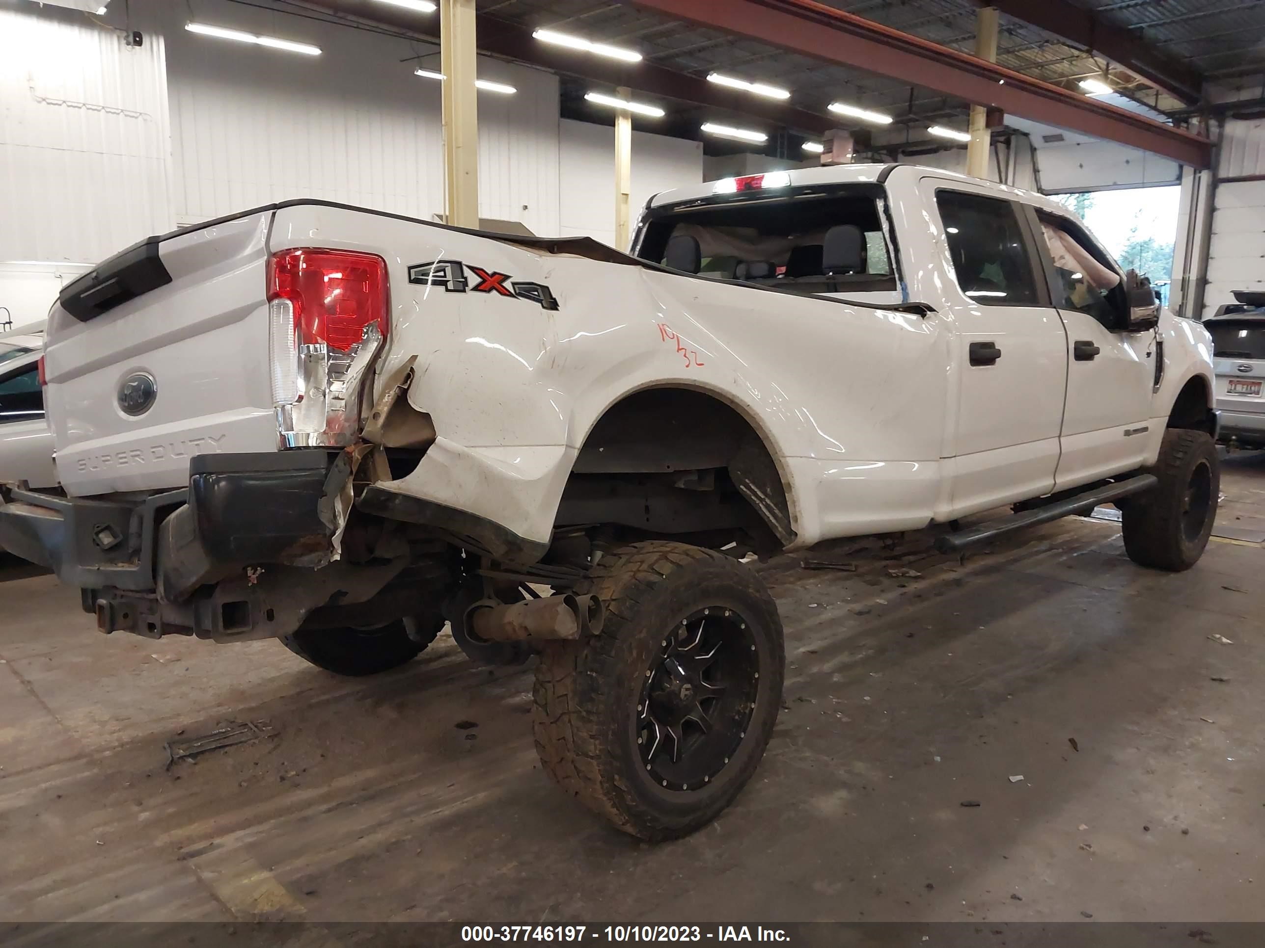 Photo 3 VIN: 1FT7W2BT1JEC26813 - FORD F250 