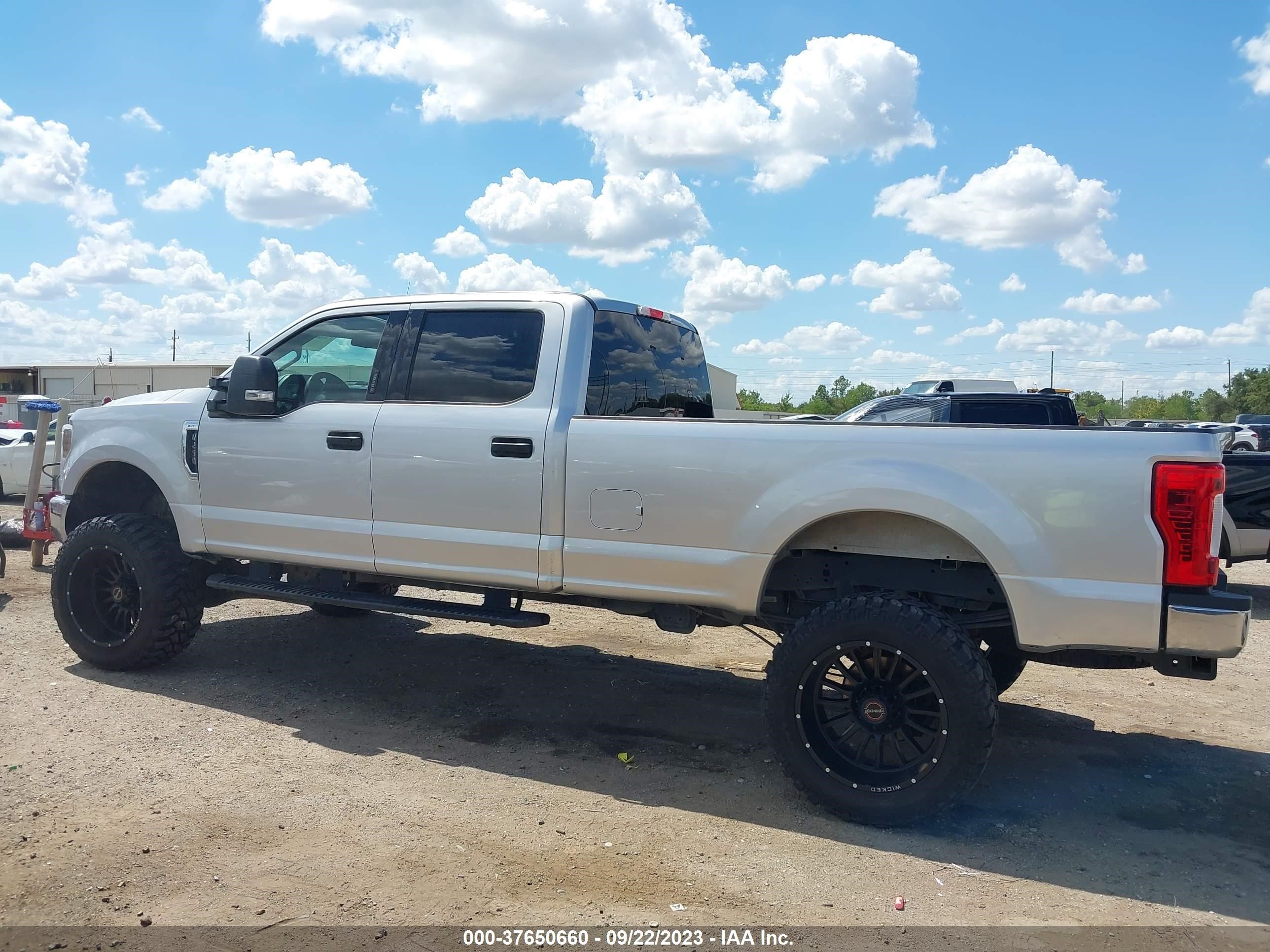 Photo 13 VIN: 1FT7W2BT2KEG46940 - FORD F250 