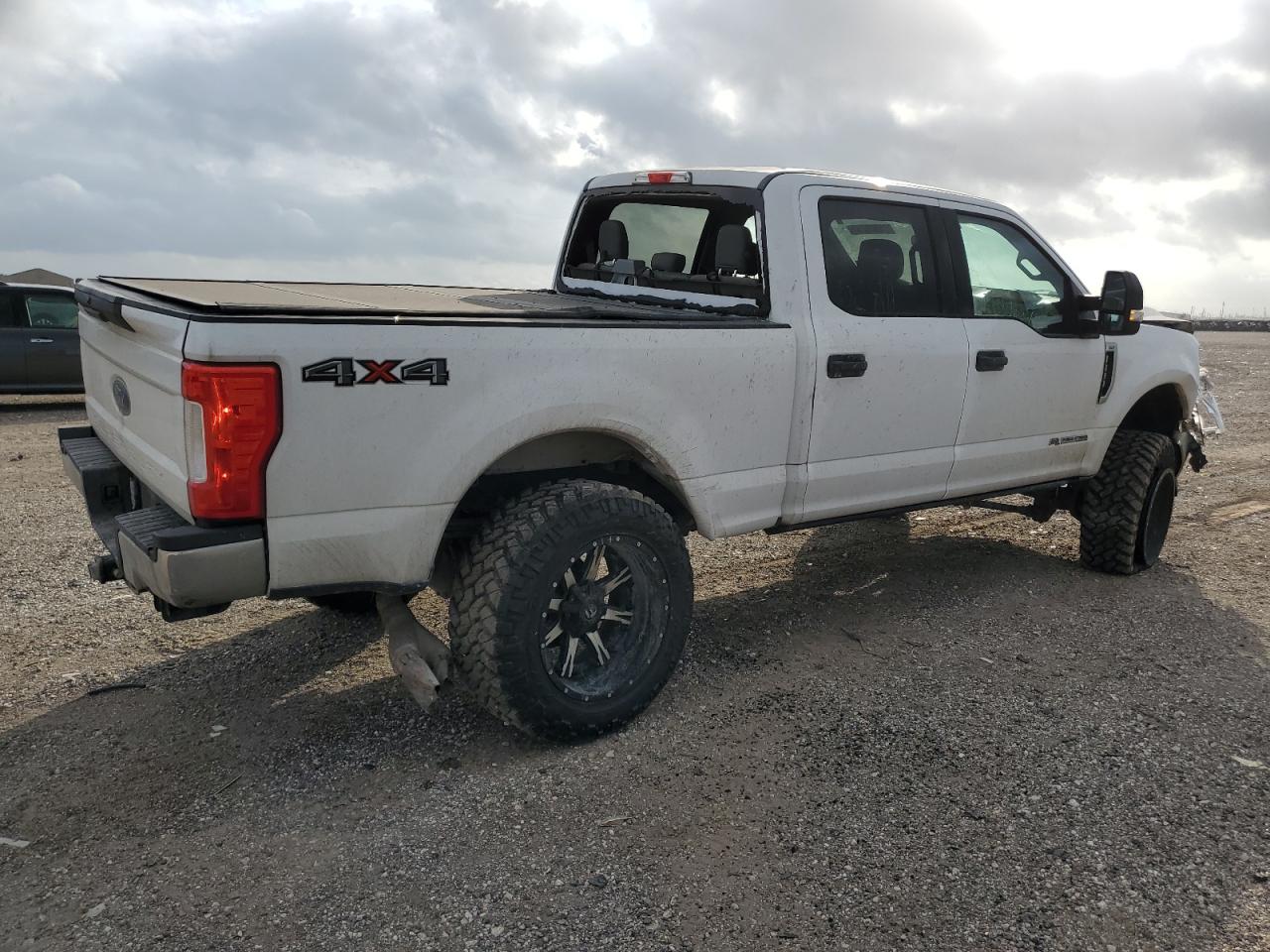 Photo 2 VIN: 1FT7W2BT4HEB53821 - FORD F250 