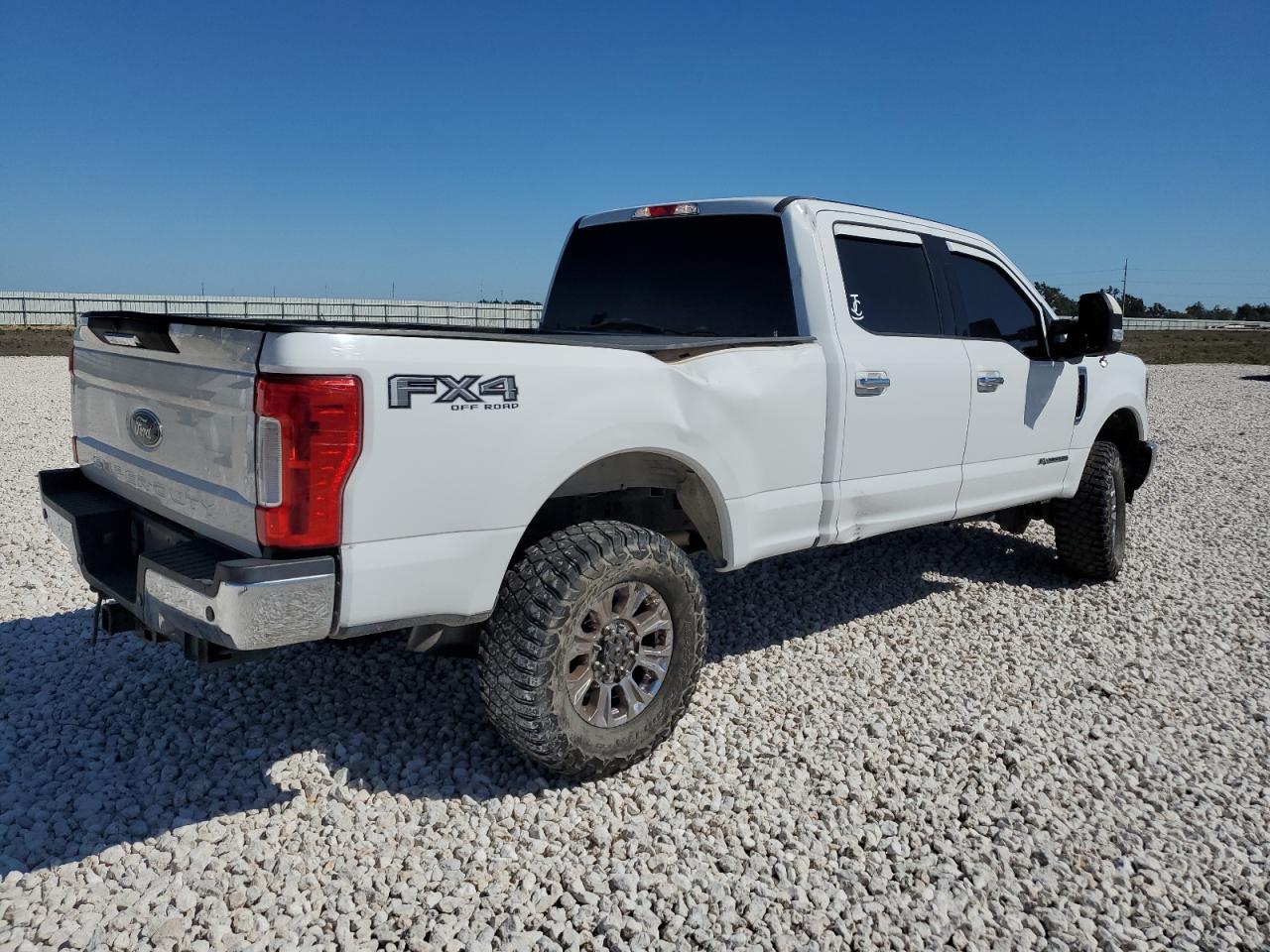 Photo 2 VIN: 1FT7W2BT4JEB04124 - FORD F250 