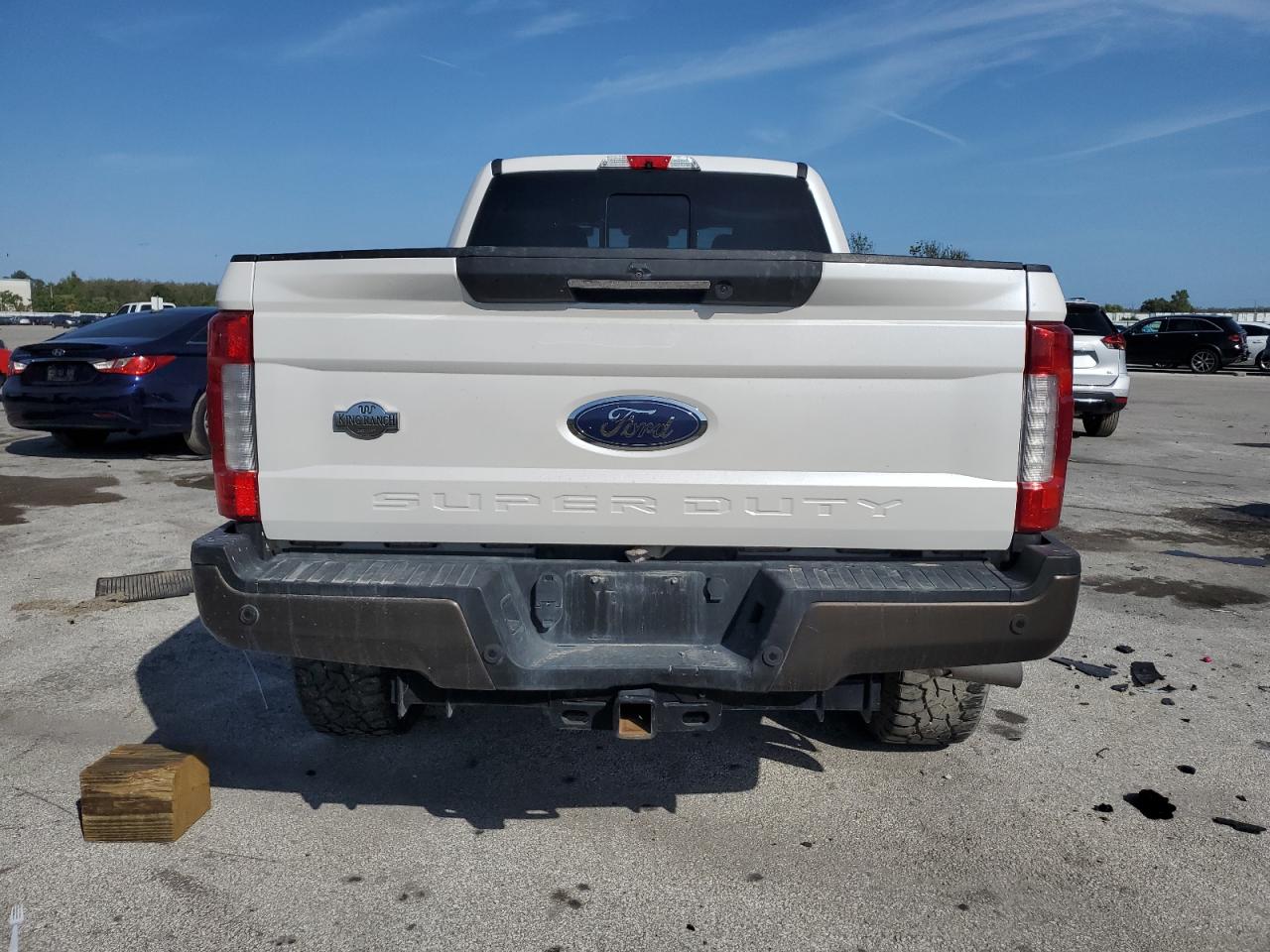 Photo 5 VIN: 1FT7W2BT5HEE00666 - FORD F250 