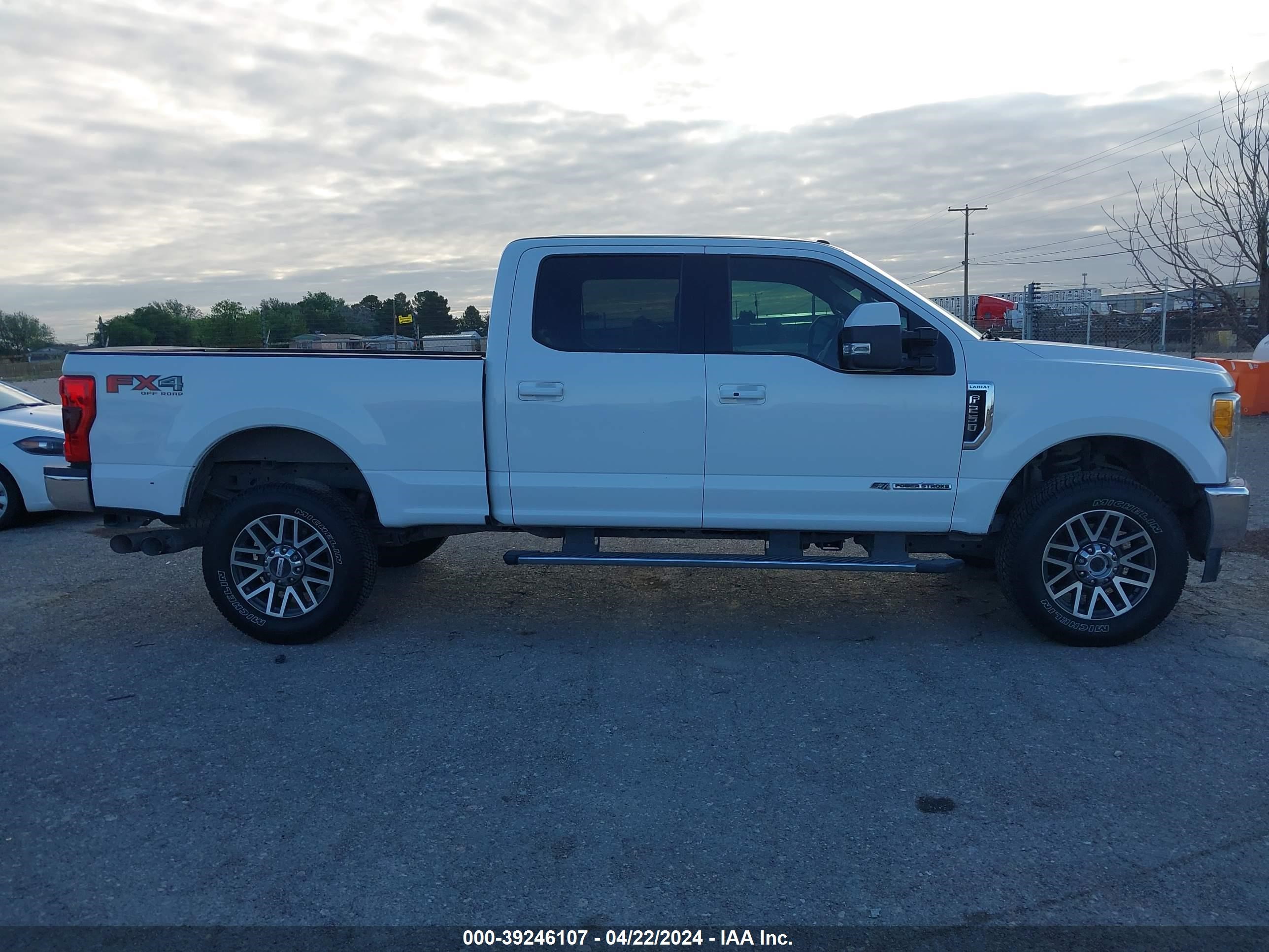 Photo 12 VIN: 1FT7W2BTXHEE02011 - FORD F250 