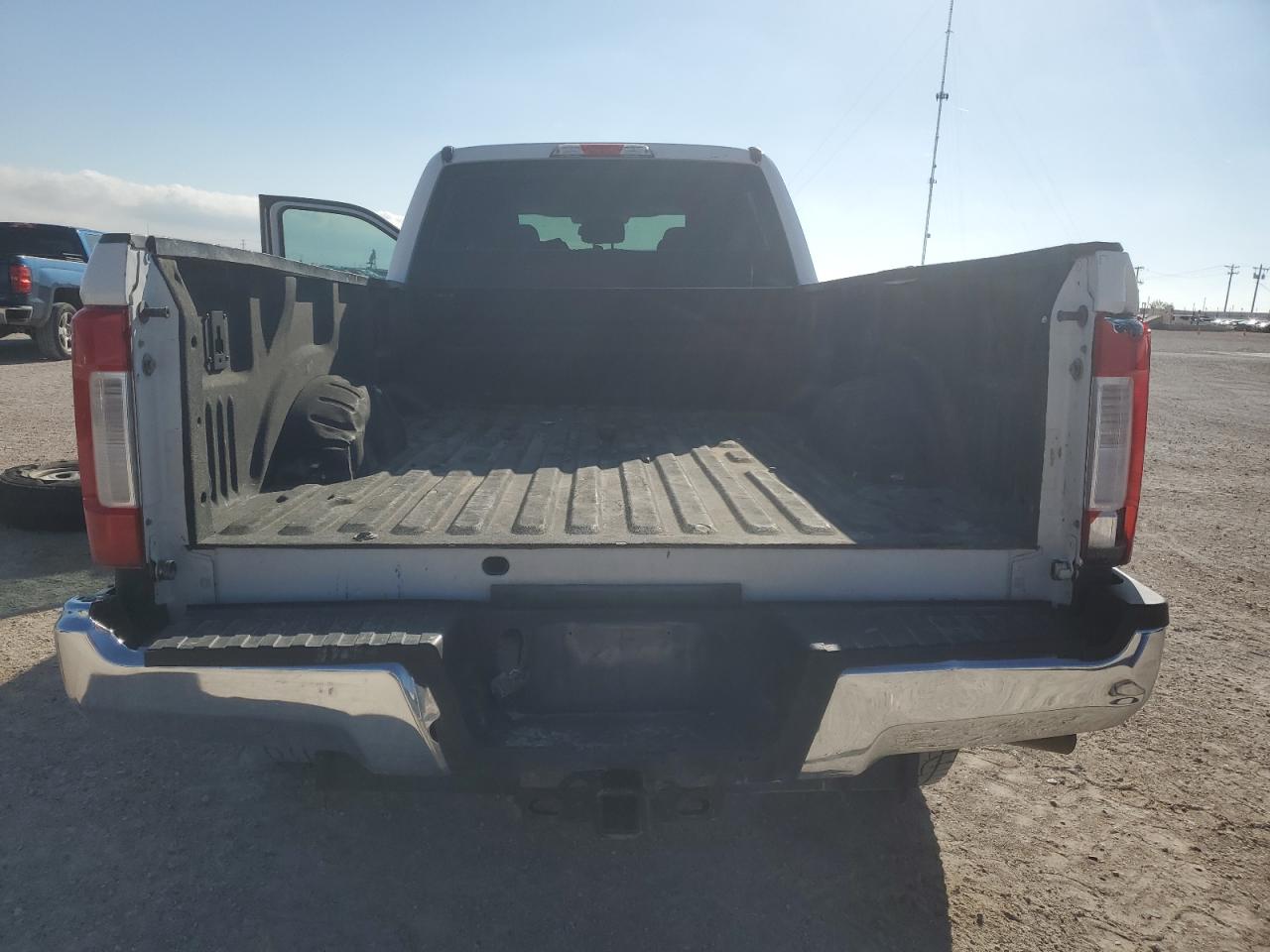 Photo 5 VIN: 1FT7W2BTXHEE24882 - FORD F250 