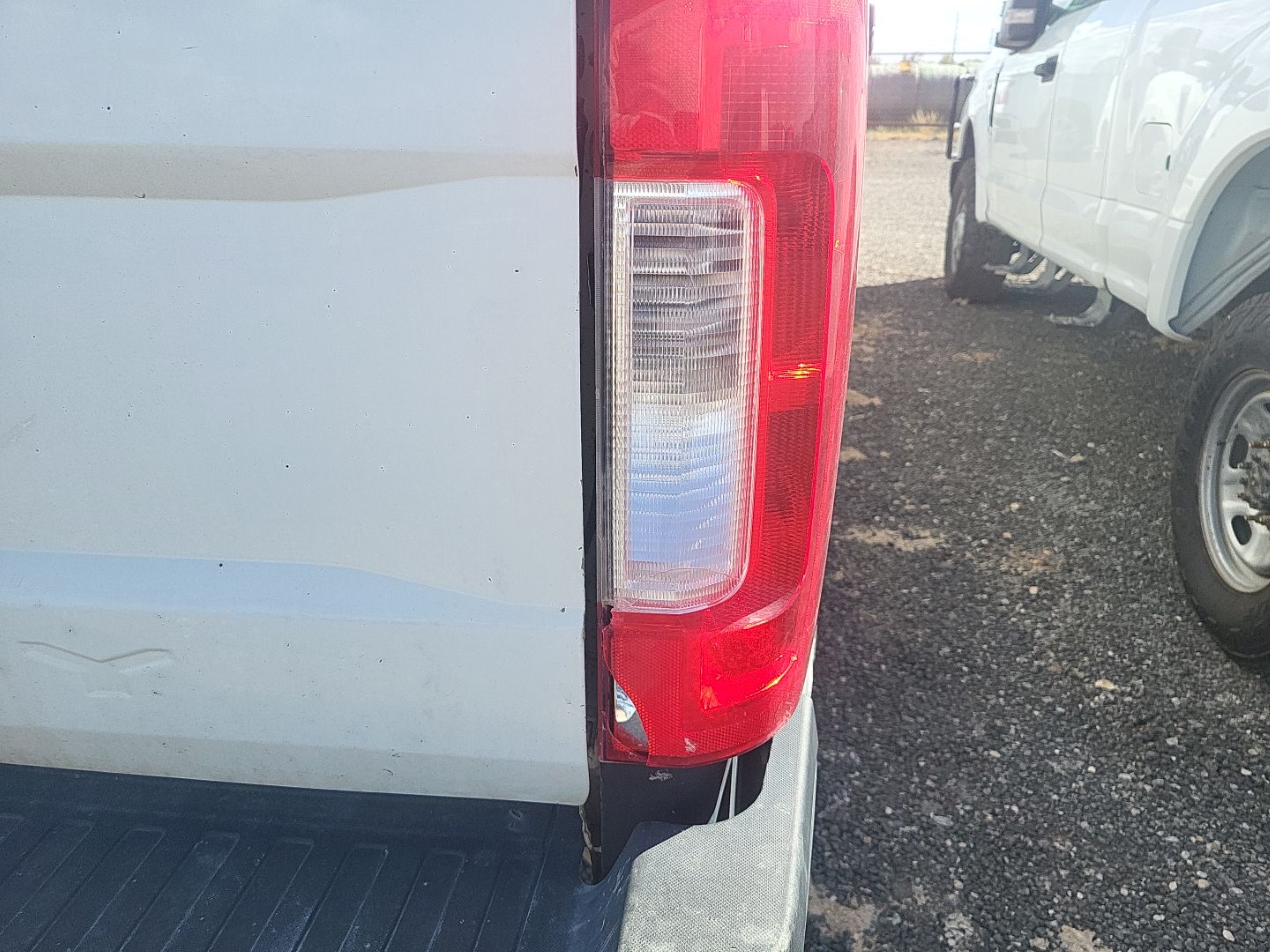 Photo 3 VIN: 1FT7W3AT1JEC70673 - FORD F350 