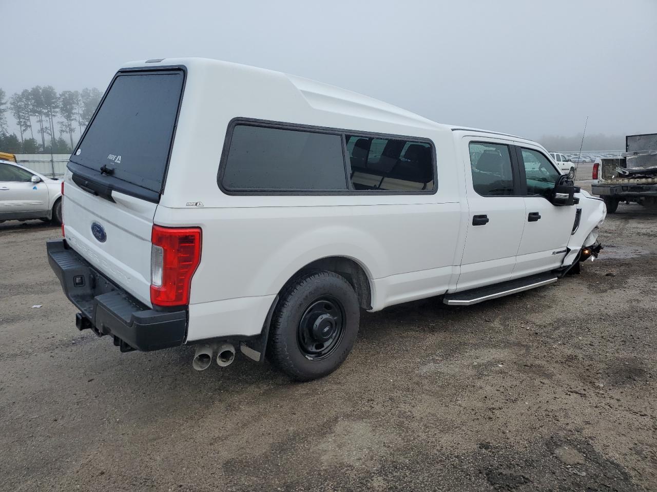 Photo 2 VIN: 1FT7W3AT5JEB74058 - FORD F350 