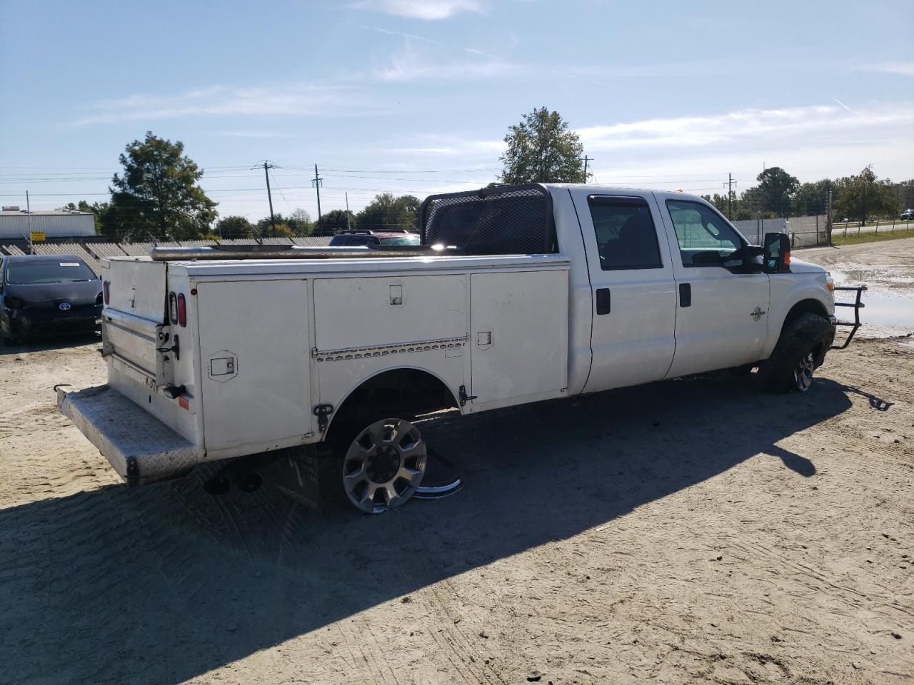 Photo 2 VIN: 1FT7W3BT0BEB89969 - FORD F350 