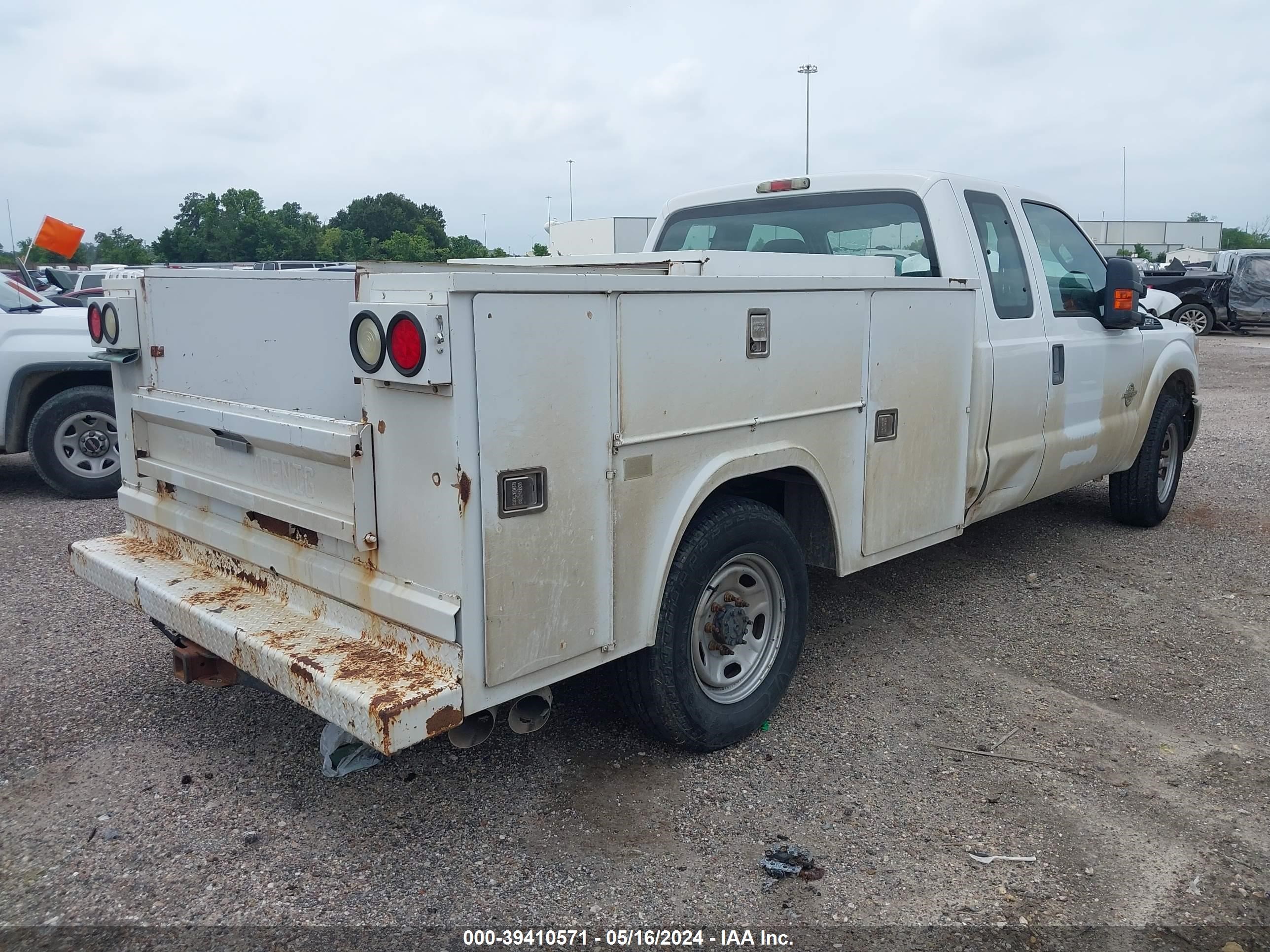 Photo 3 VIN: 1FT7X2AT4BEC33450 - FORD F250 