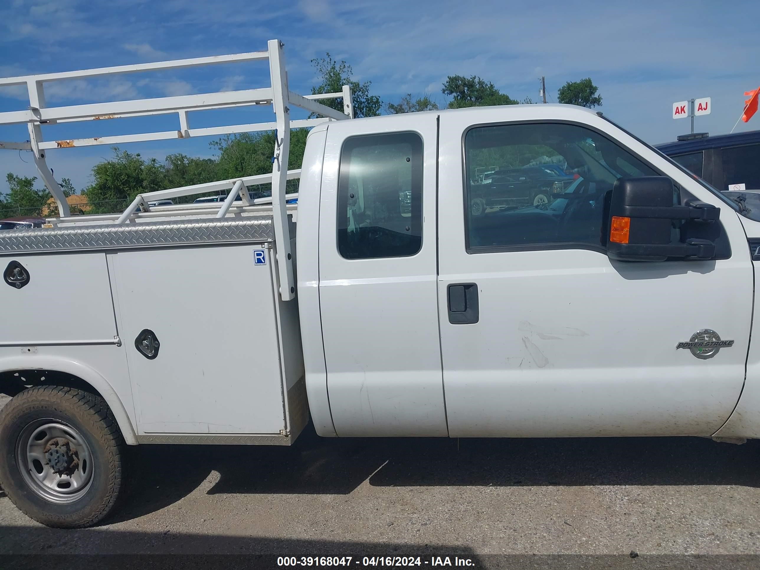 Photo 12 VIN: 1FT7X2AT7BEC29456 - FORD F250 